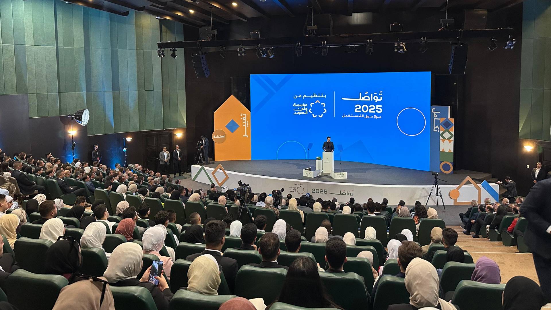 سمو ولي العهد الامير الحسين بن عبدالله الثاني خلال إلقاء كلمته في منتدى تواصل 2025