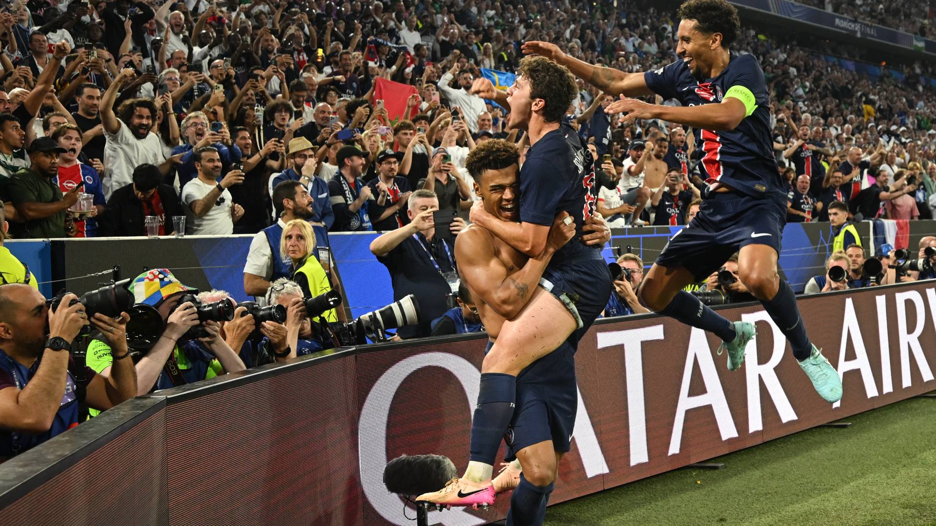 باريس سان جيرمان يسحق إنتر ميلان بخماسية ويتوج بطلا لدوري أبطال أوروبا لأول مرة في تاريخه