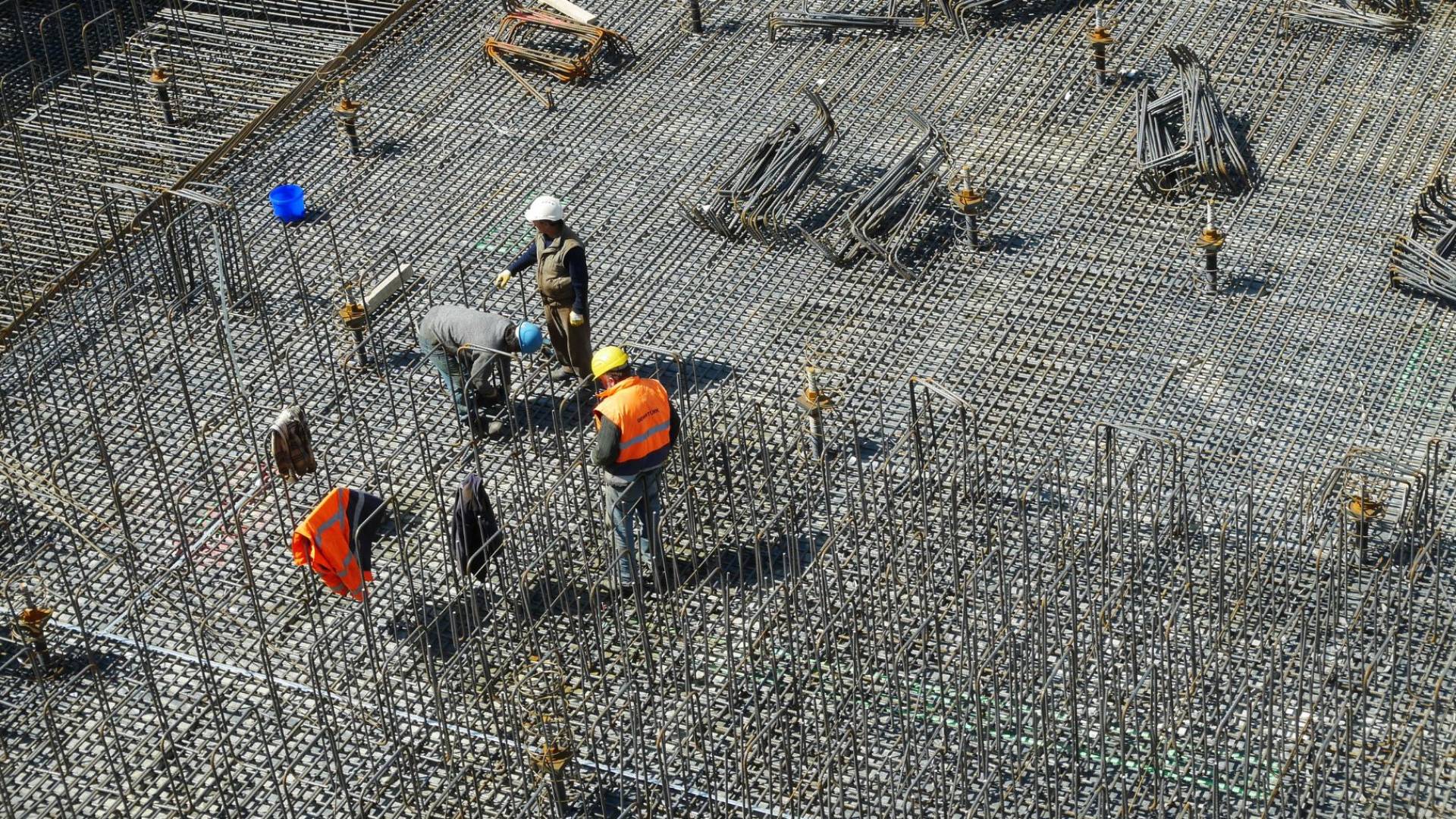 صورة تظهر عمالة في قطاع البناء