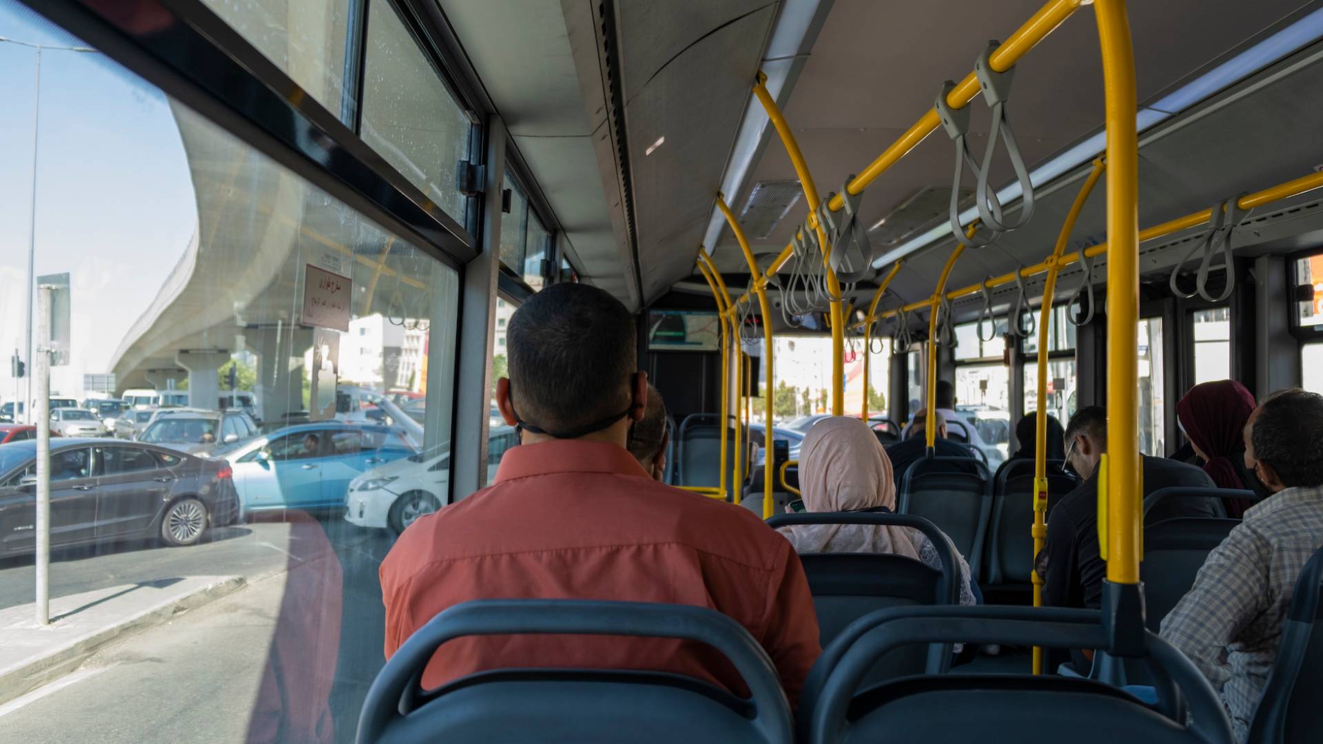 باص نقل عام في الأردن