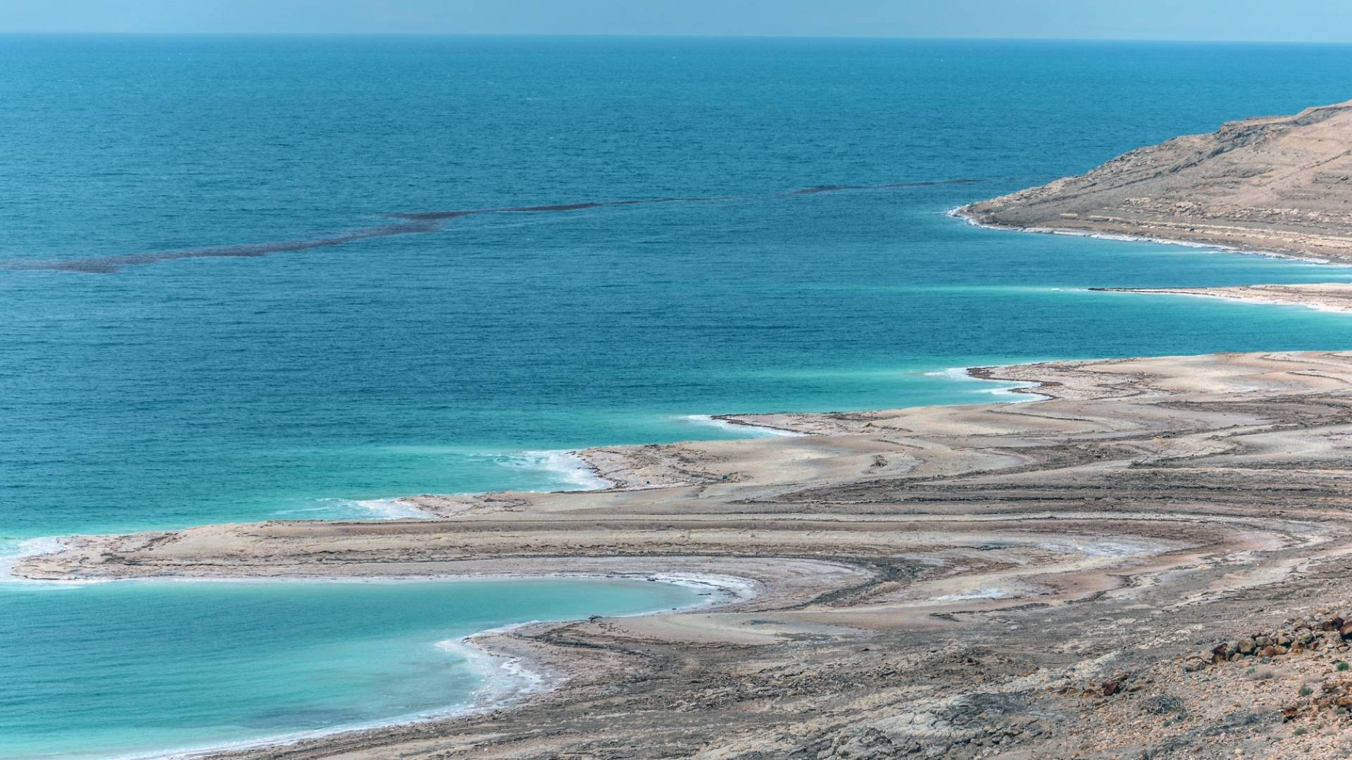 أحد شواطئ البحر الميت