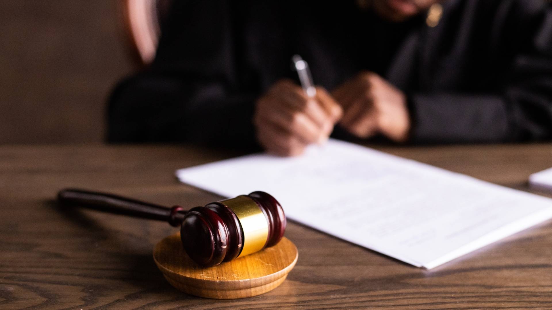 قرار قضائي - تعبيرية