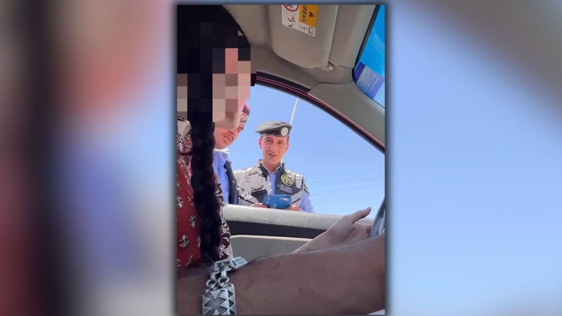 لطف تعامل رجال الأمن العام مع سائحين