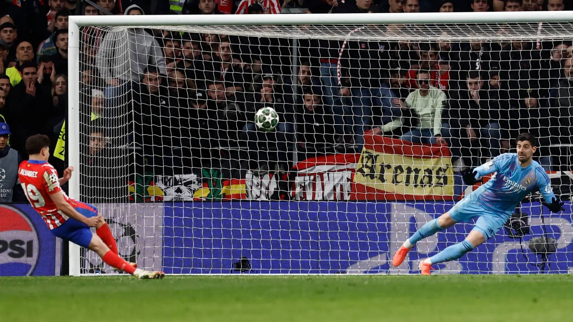 ألفاريز في ديربي مدريد