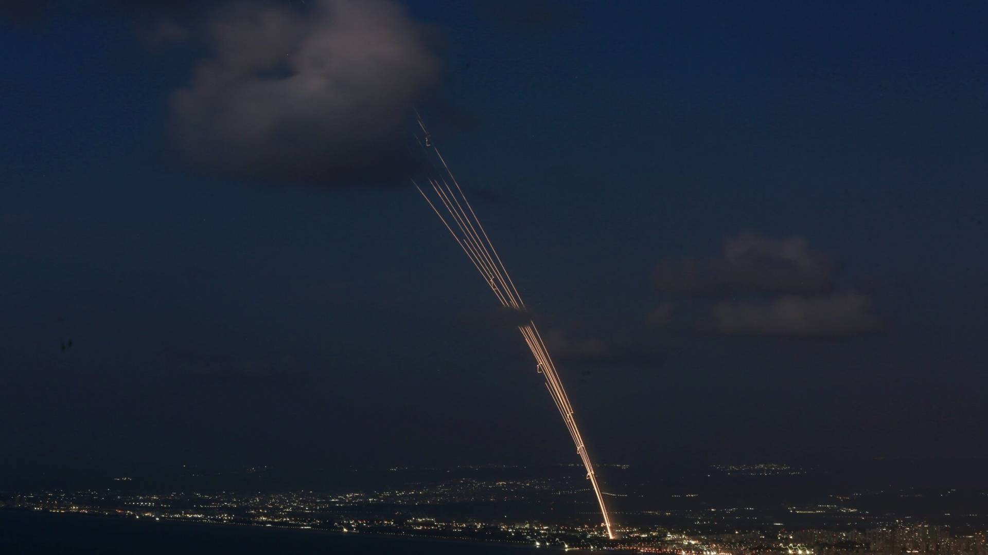 دوي صفارات الإنذار في القدس مع إعلان جيش الاحتلال رصد صاروخا من اليمن
