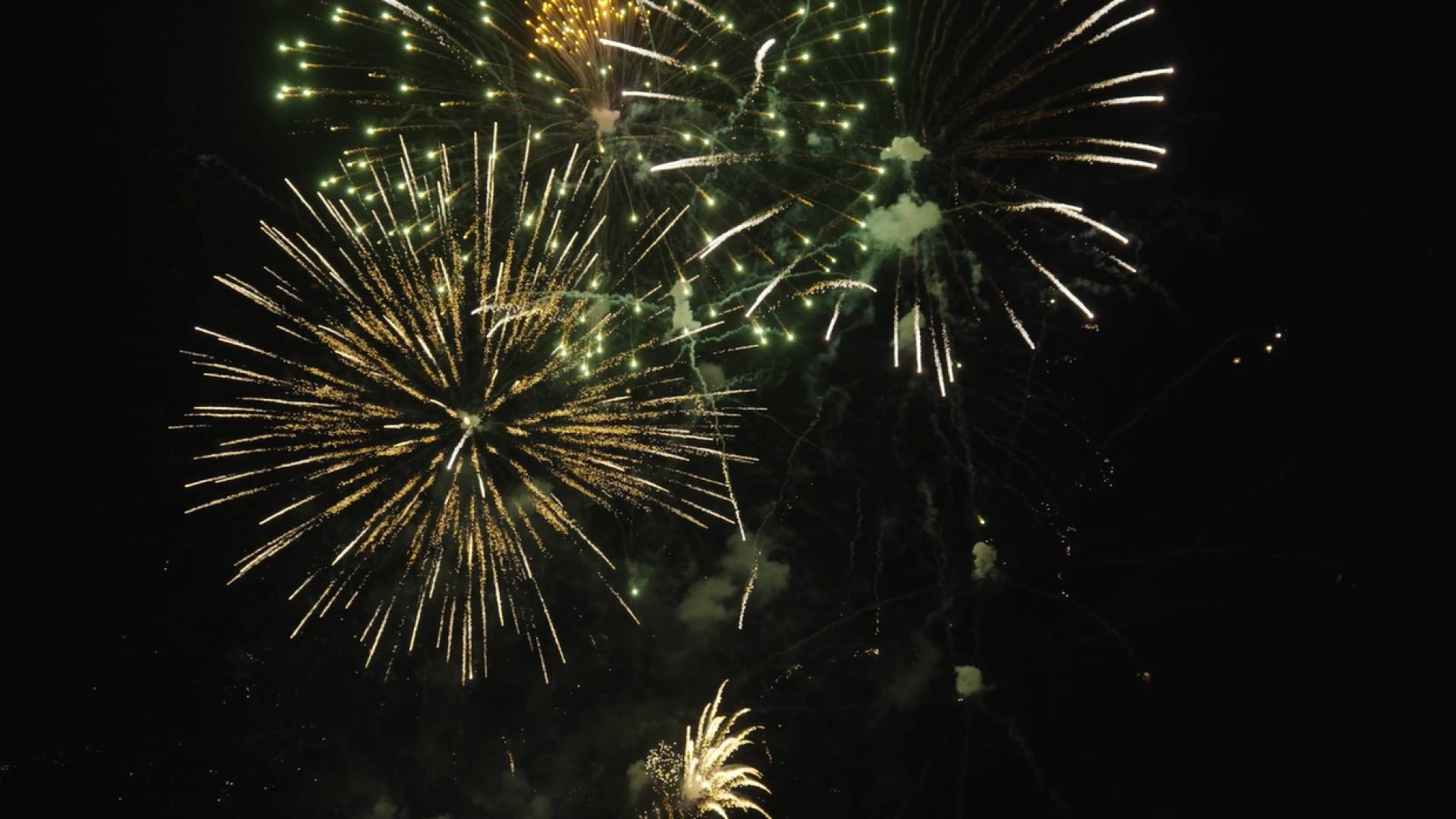 ألعاب نارية احتفالا بالأضحى