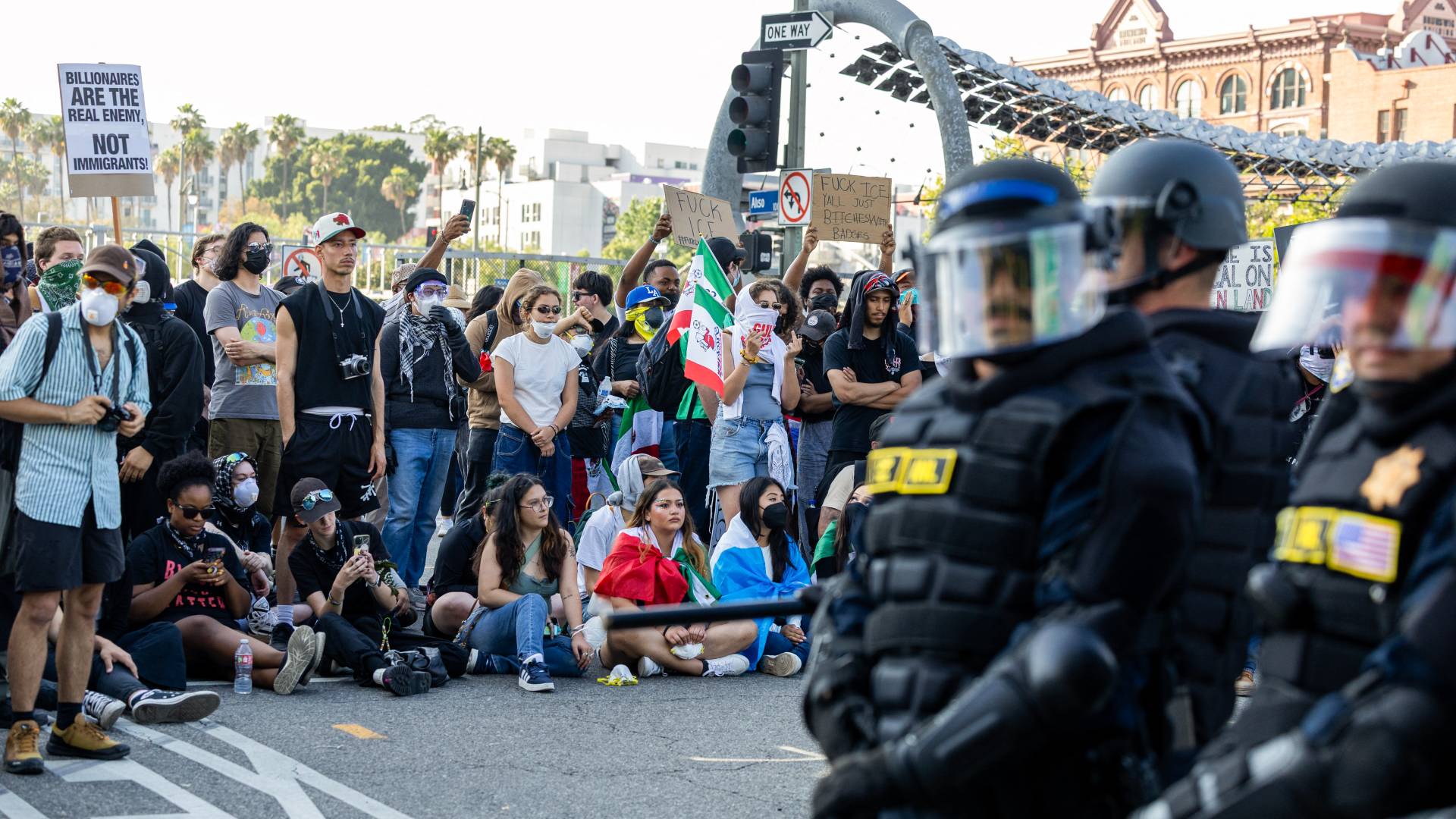 الاحتجاجات ضد سياسات ترمب