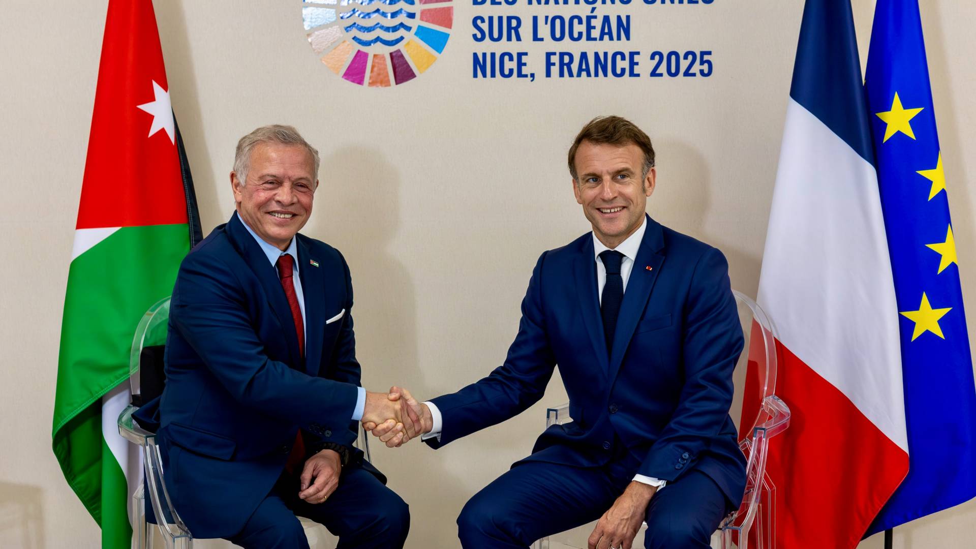 الملك  يلتقي ماكرون ويؤكد حرص الأردن على توطيد العلاقات مع فرنسا في مختلف المجالات