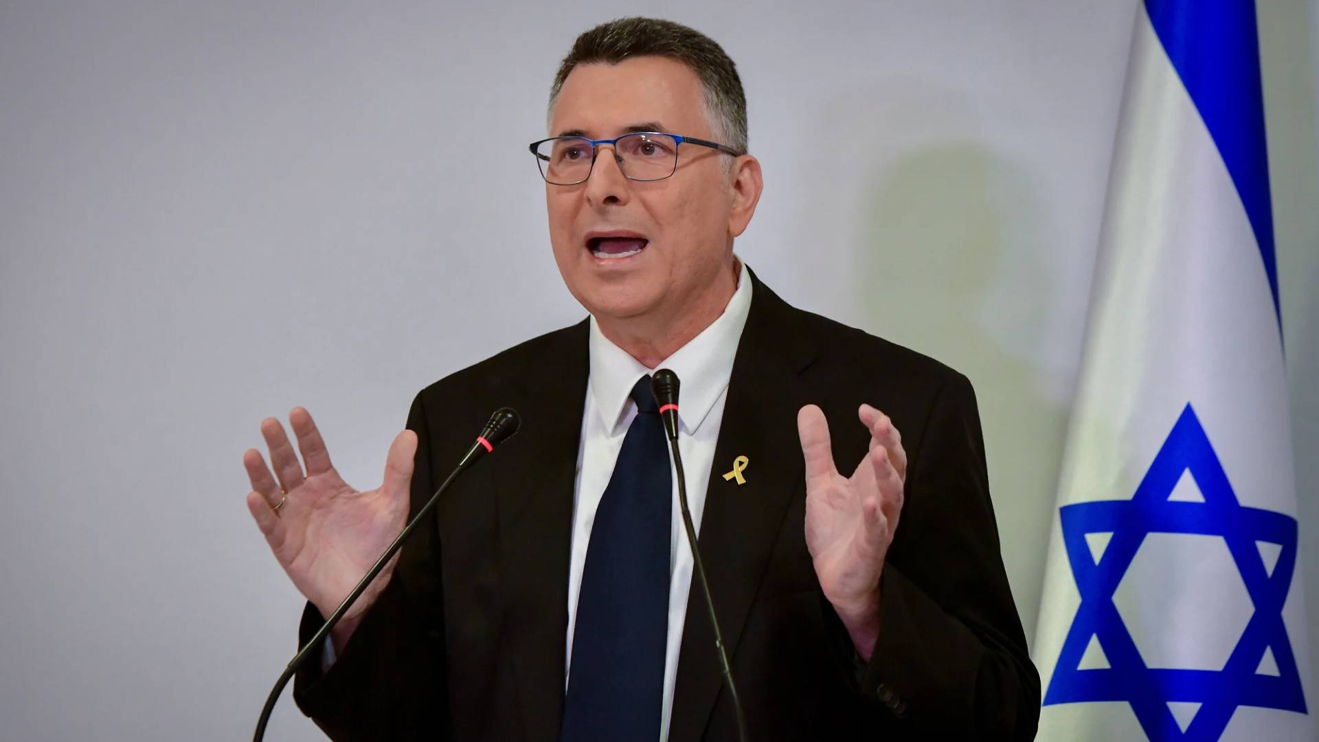 ساعر: إذا كان ماكرون يريد إقامة دولة فلسطينية فعليه إقامتها على الأراضي الفرنسية الواسعة