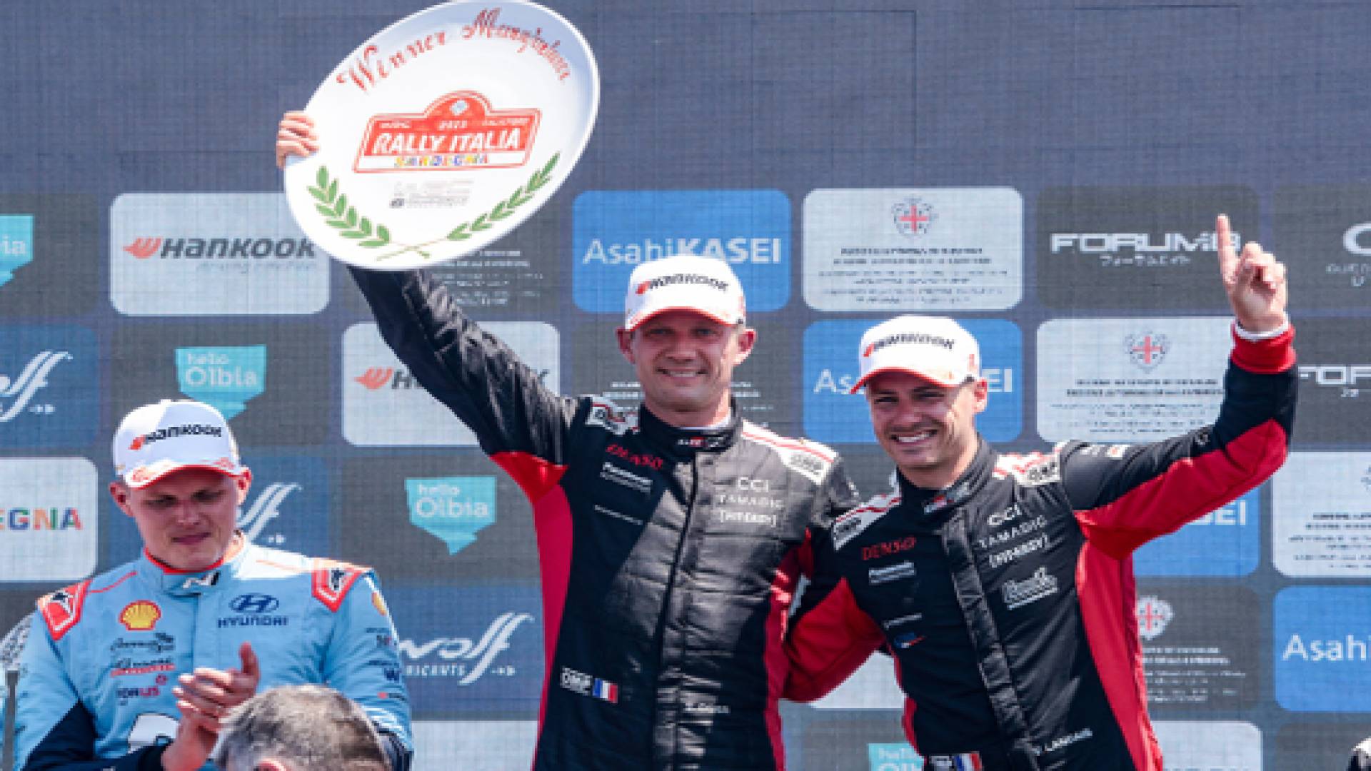 فريق تويوتا جازو للسباقات يتوج بالمركزين الأول والثالث في رالي سردينيا بإيطاليا
