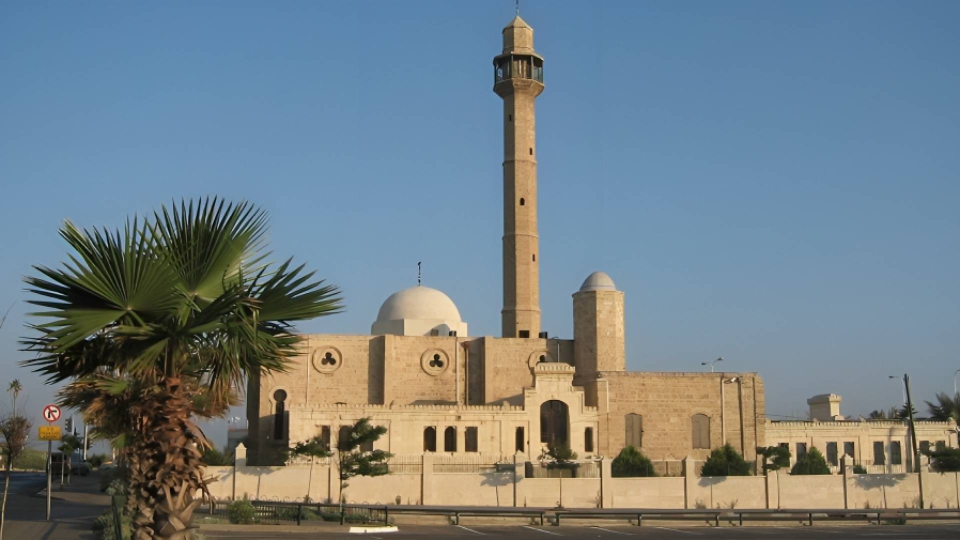 شرطة الاحتلال تشن حملة لقمع الأذان تطال مساجد في اللد والرملة