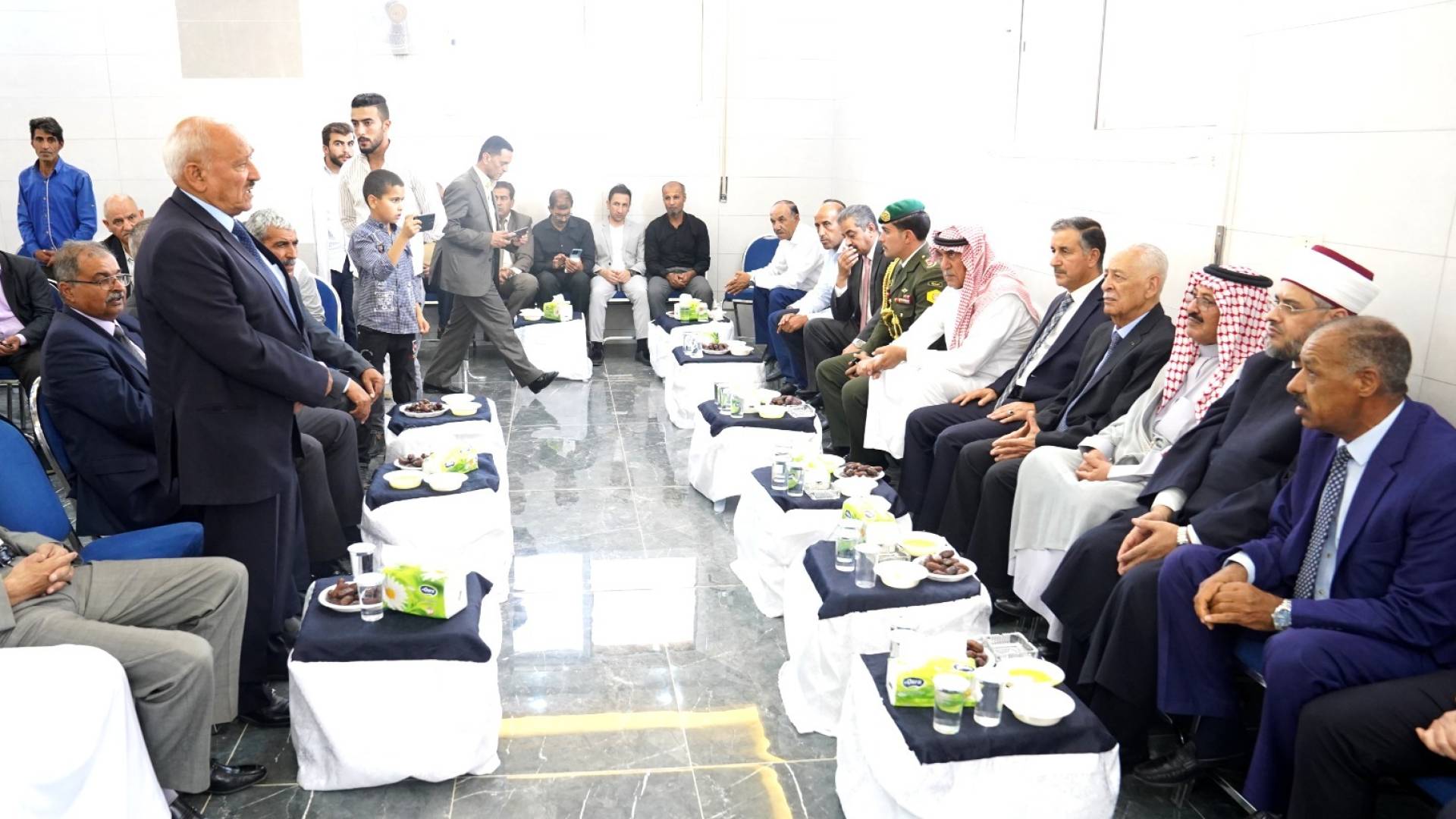 مندوبا عن الملك وولي العهد...العيسوي يعزي الأزايدة وآل الداود وآل عواد