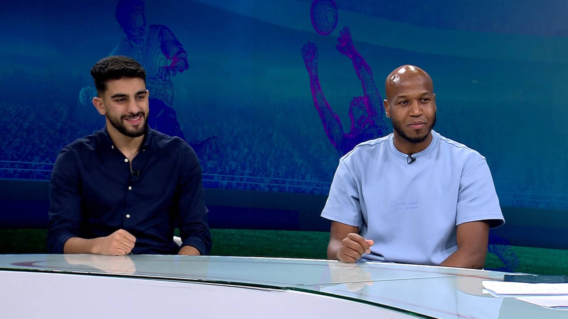 لاعبا النشامى نور بني عطية وعامر جاموس