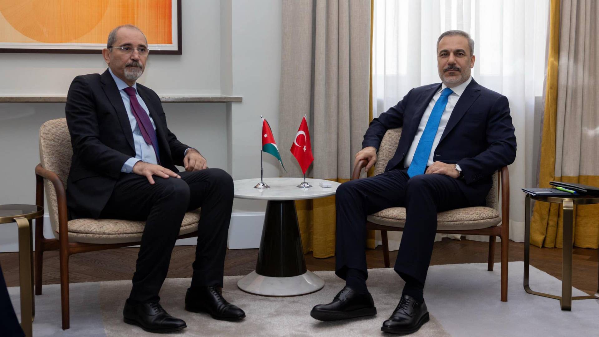 الصفدي ووزير الخارجية التركي يحذران من تبعات العدوان الإسرائيلي على إيران