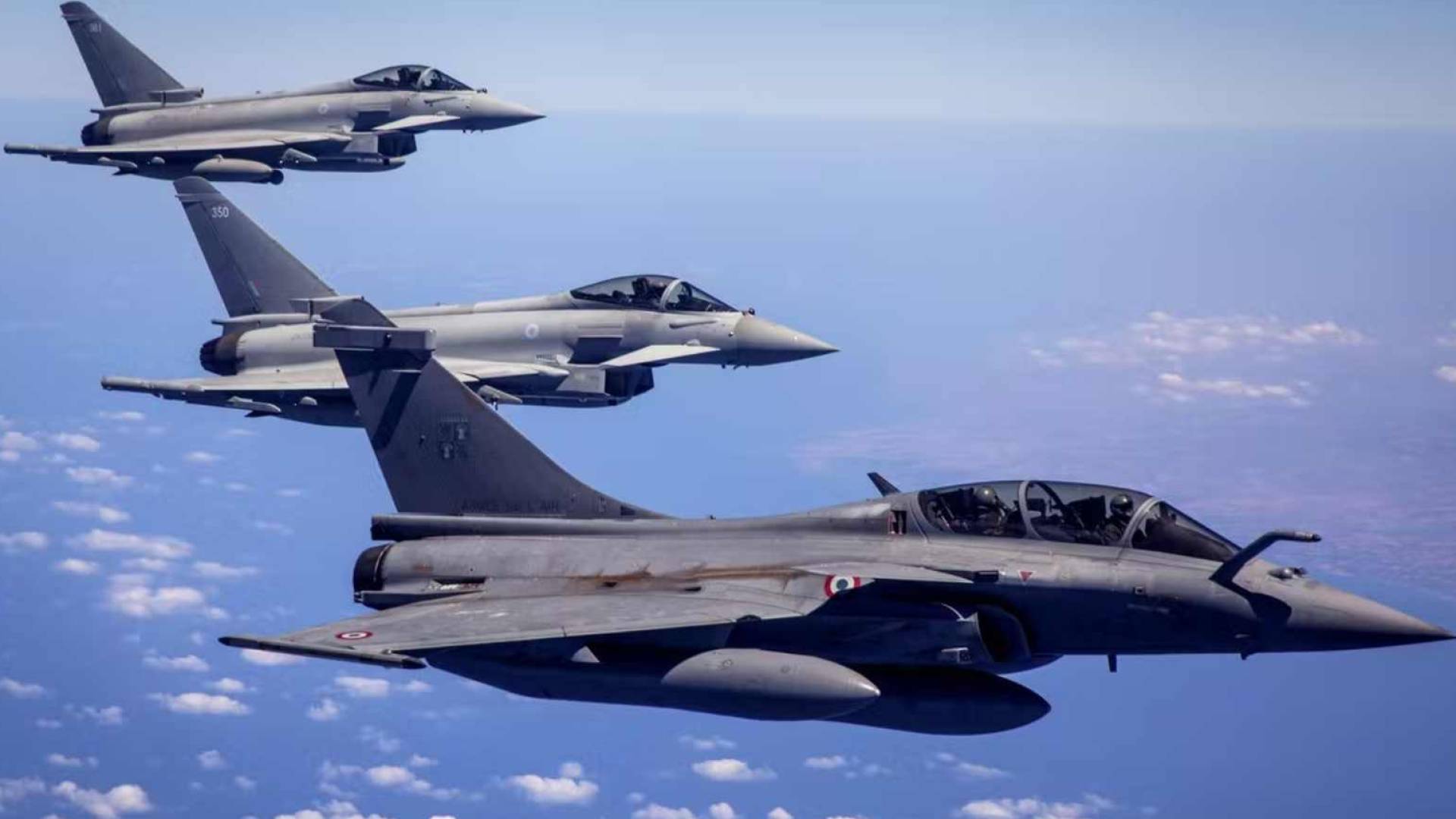 رئيس الوزراء البريطاني: سنرسل معدات بينها طائرات حربية إلى الشرق الأوسط