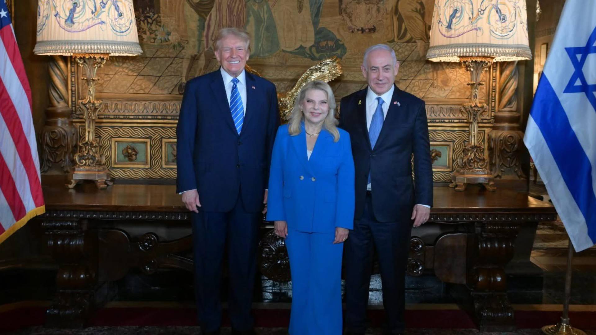 نتنياهو ينشر صورة تجمعه بـ ترمب وزوجته سارة