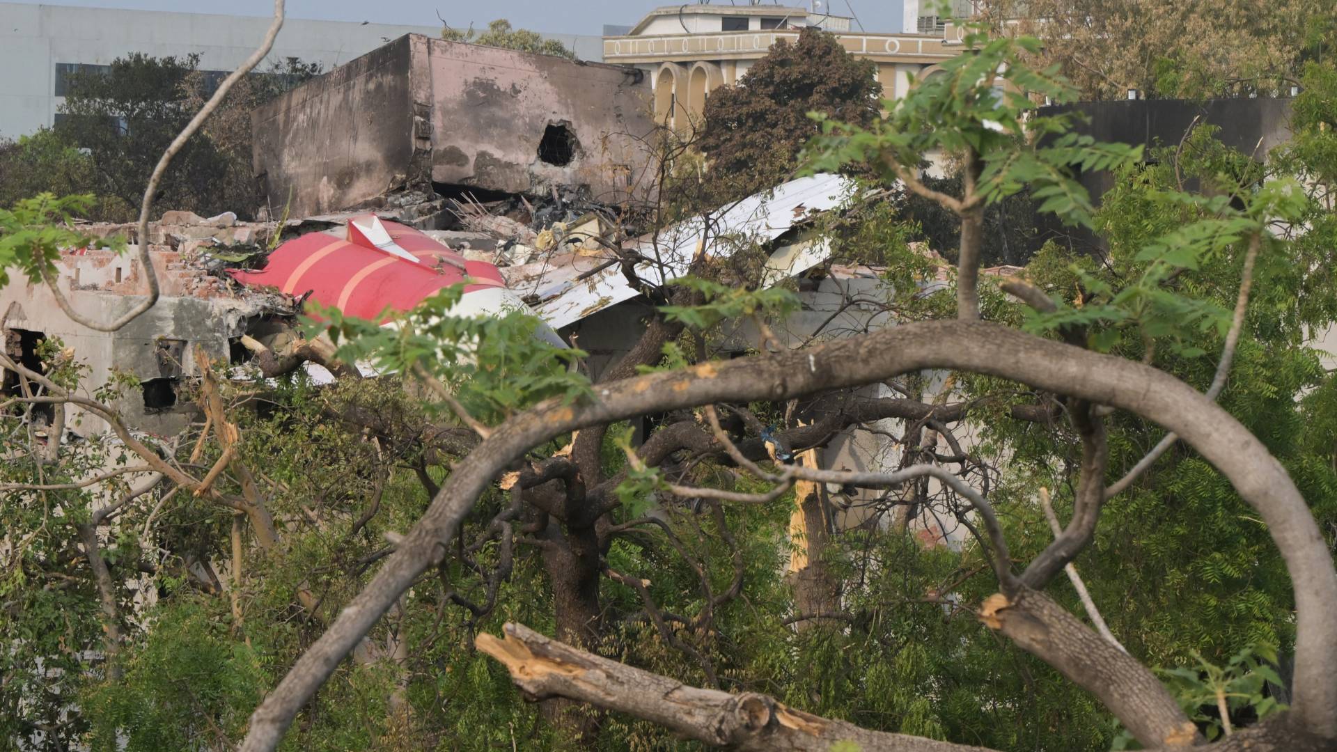 الهند تعلن العثور على الصندوق الأسود الثاني للطائرة المنكوبة في أحمد أباد