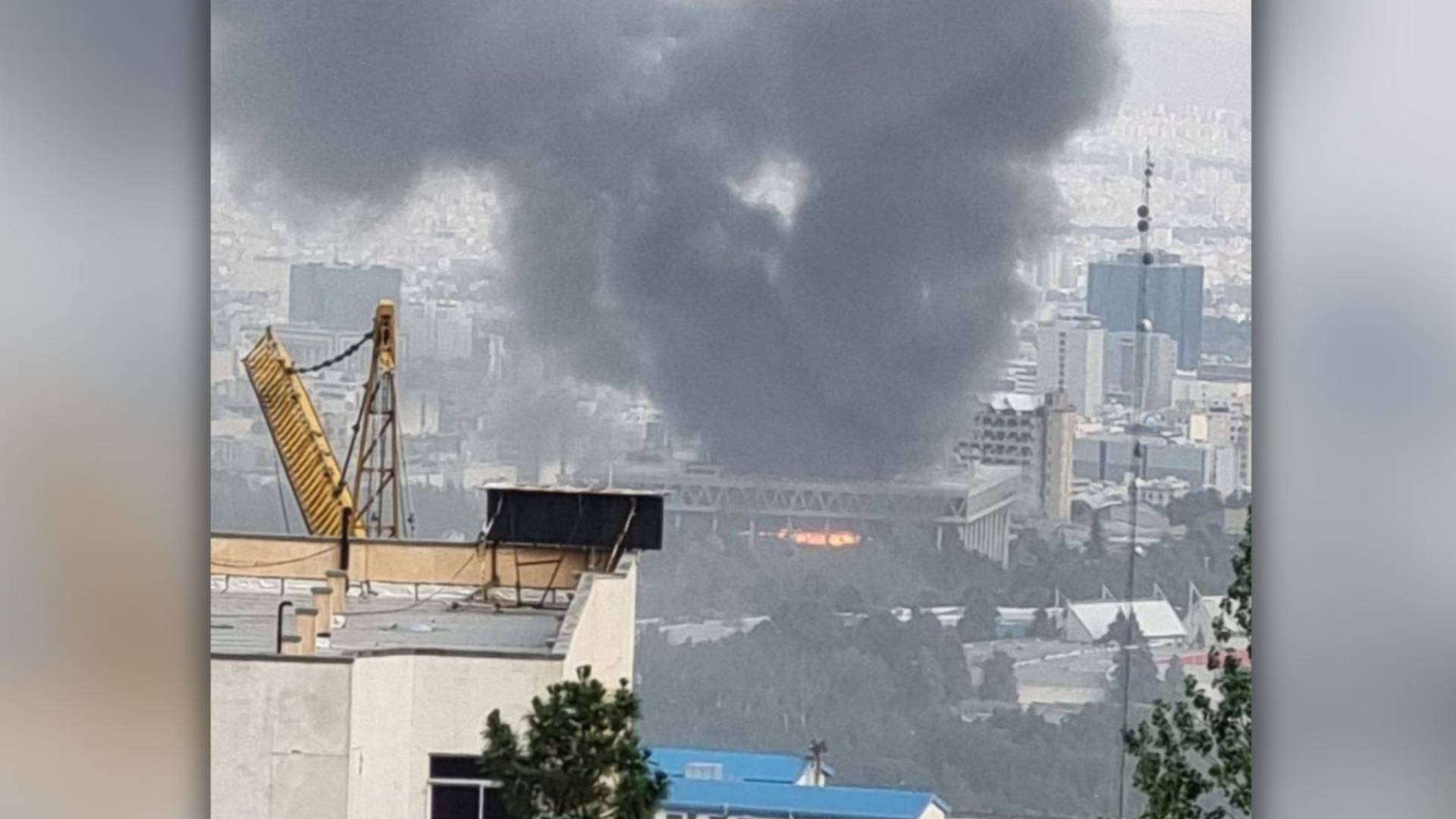 "إسرائيل" تضرب مبنى التلفزيون الإيراني أثناء بث مباشر