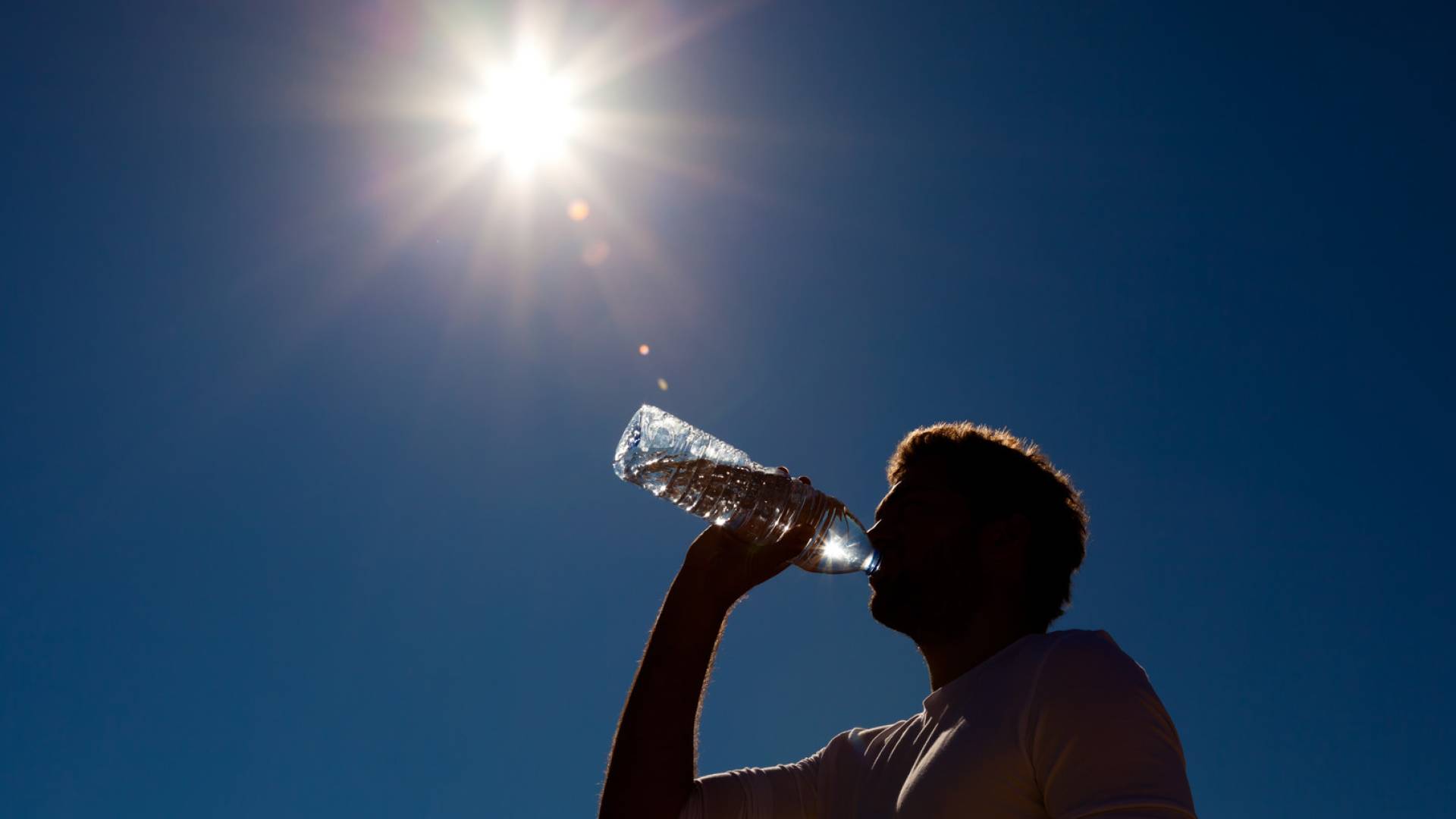 الأرصاد تحذر الأردنيين من التعرض لأشعة الشمس خلال الأيام المقبلة وتدعو للإكثار من شرب السوائل