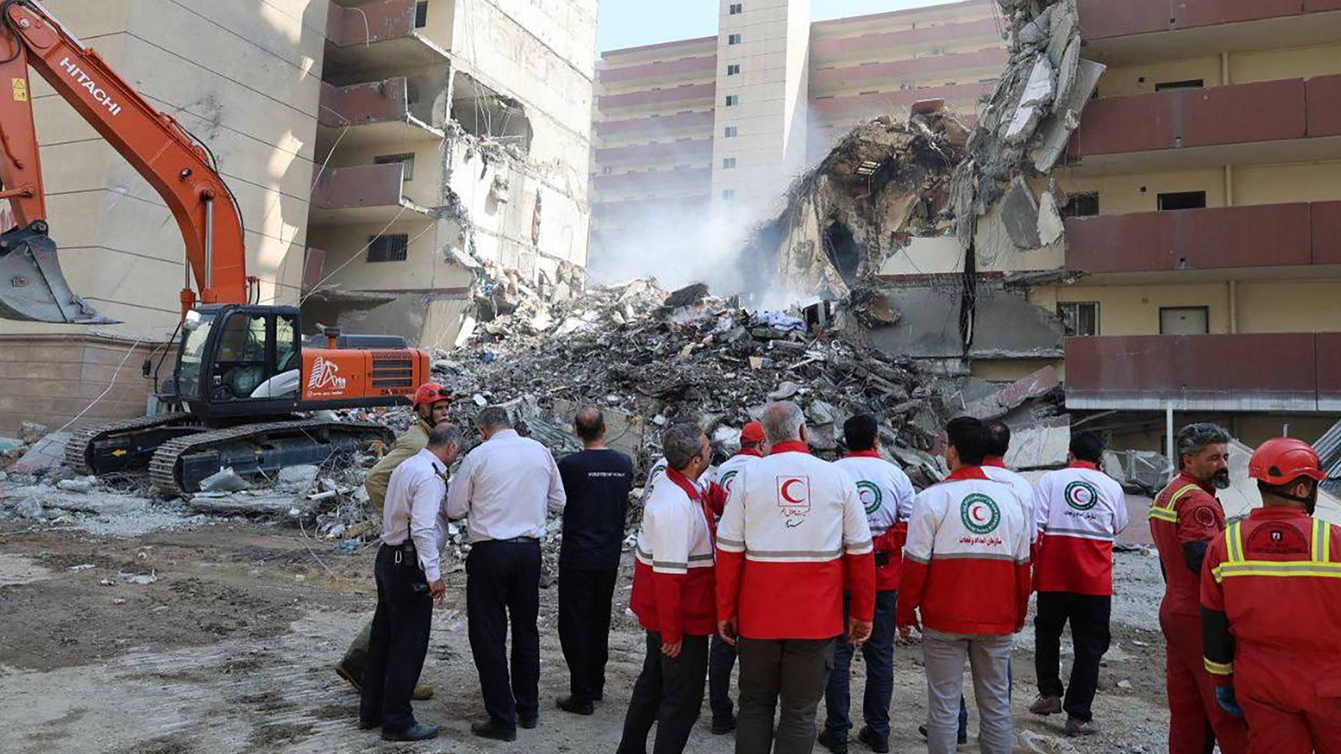 القصف على إيران