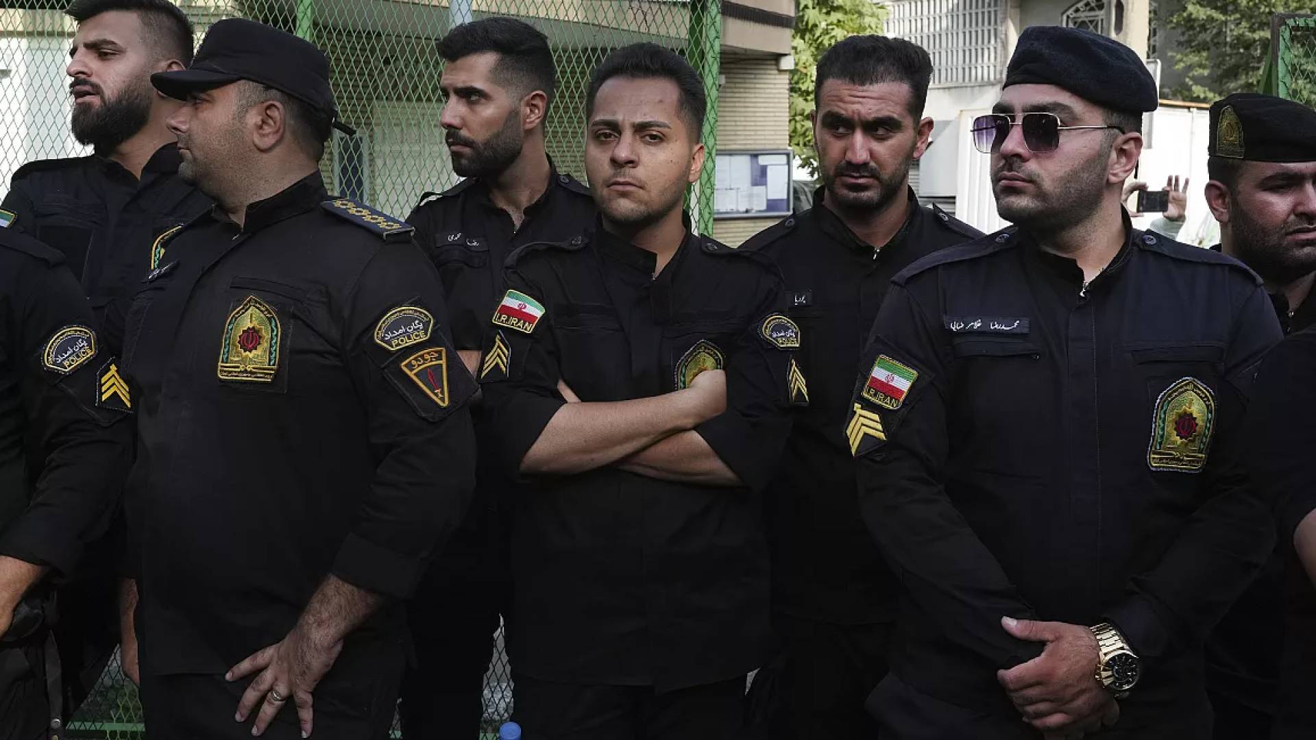 السلطات الإيرانيه