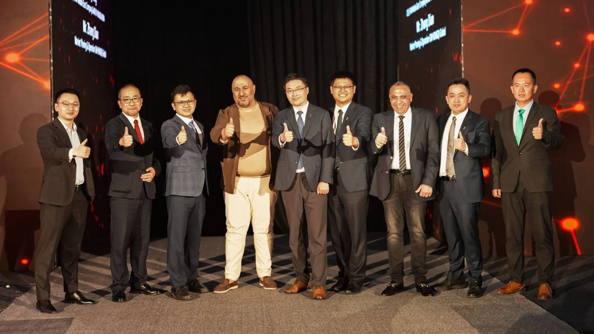 شركة أكاماس للسيارات تكشف النقاب عن سيارتي "هونشي" EH7 وEHS7 الكهربائيتين الجديدتين كليا