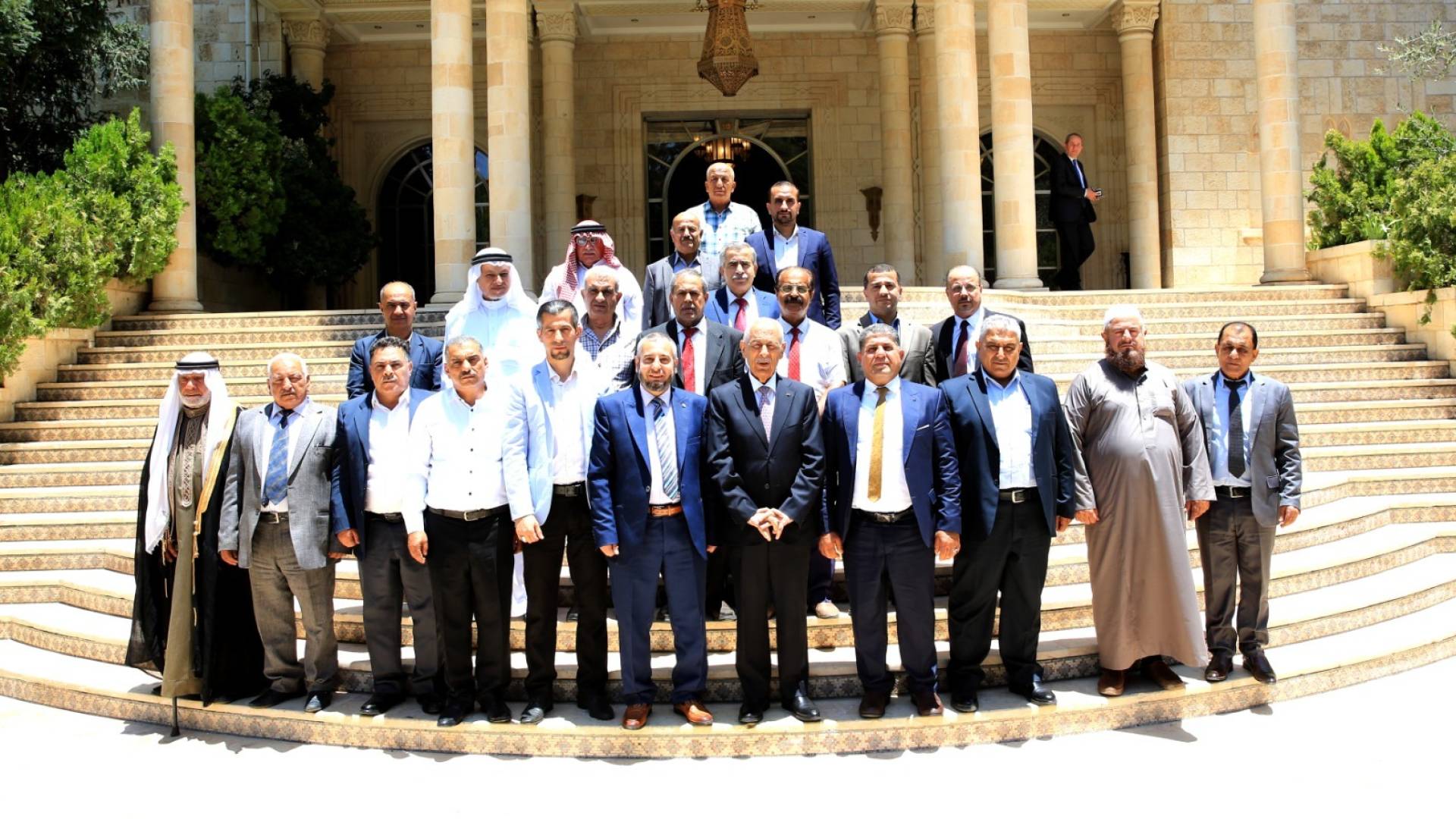 رئيس الديوان الملكي يوسف العيسوي