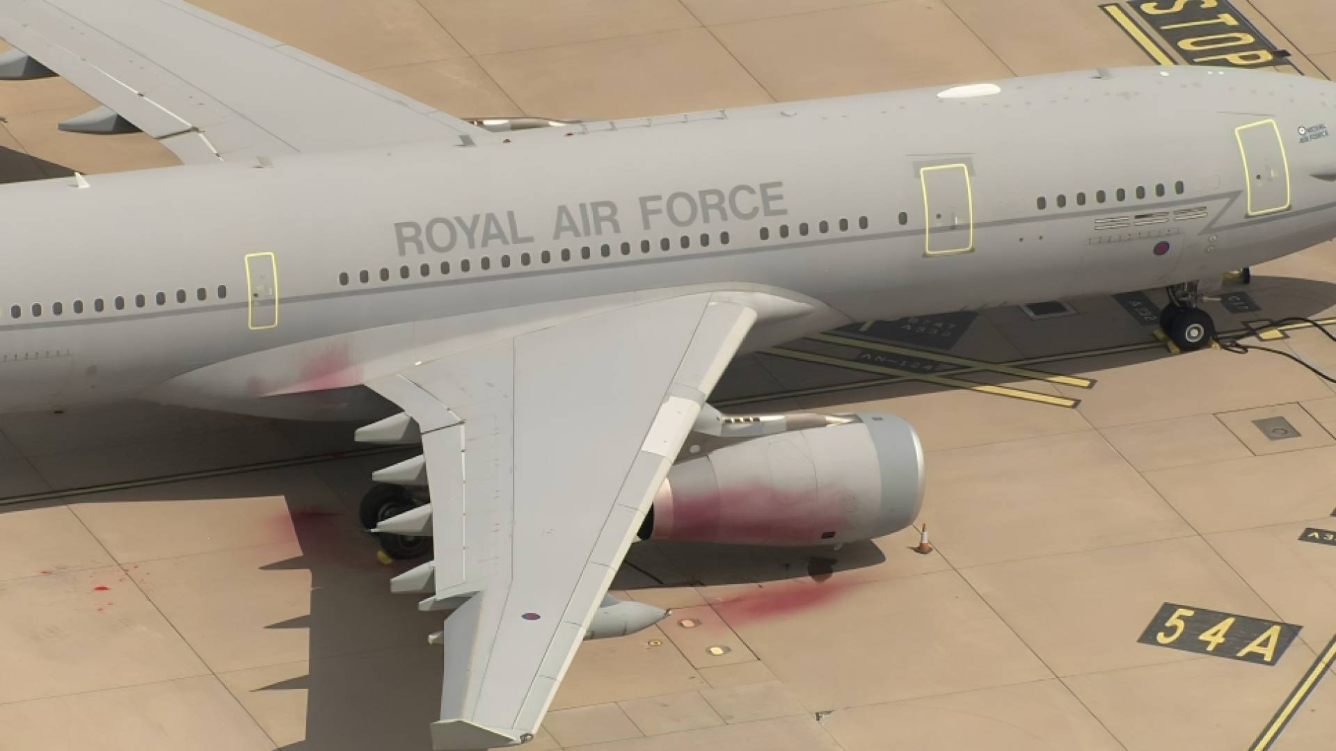 رويترز: نشطاء يخترقون قاعدة عسكرية بريطانية ويتسببون بأضرار لطائرتين عسكريتين