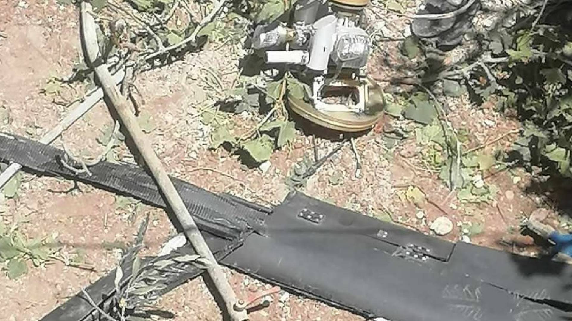 شظايا أجسام طائرة سقطت في الرمثا