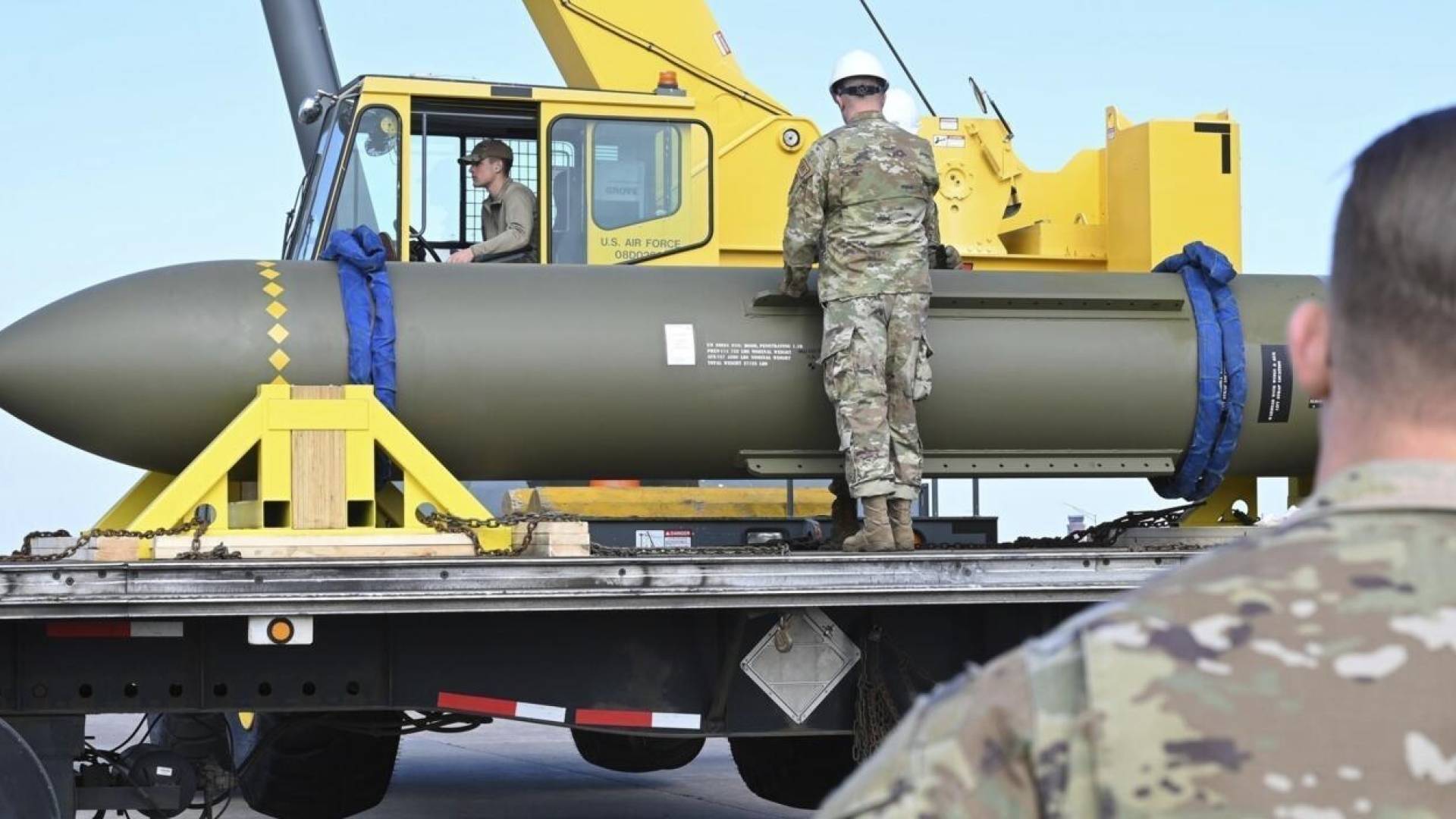 قنبلة GBU-57 E/B