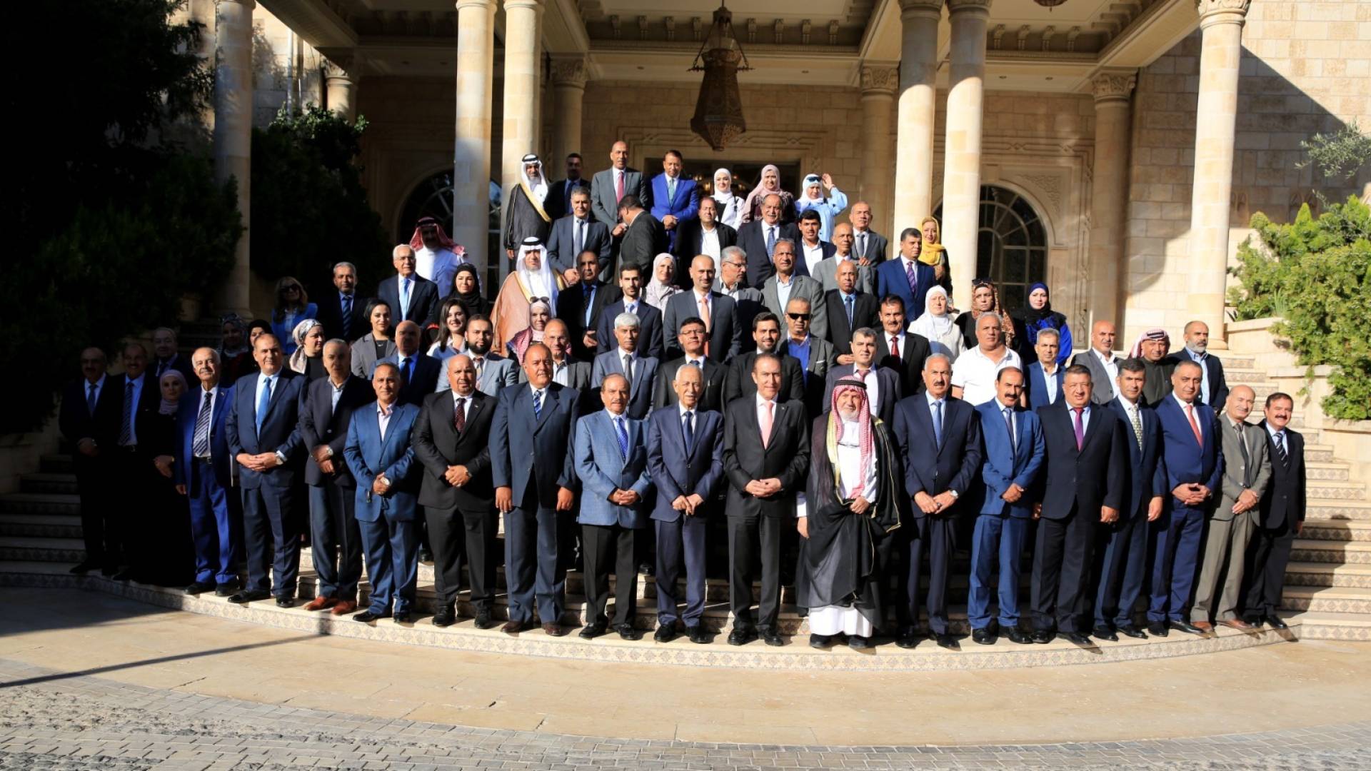 العيسوي يلتقي متقاعدين عسكريين بينهم أعيان ونواب وأعضاء لجنة الكرامة والمحاربين القدامى