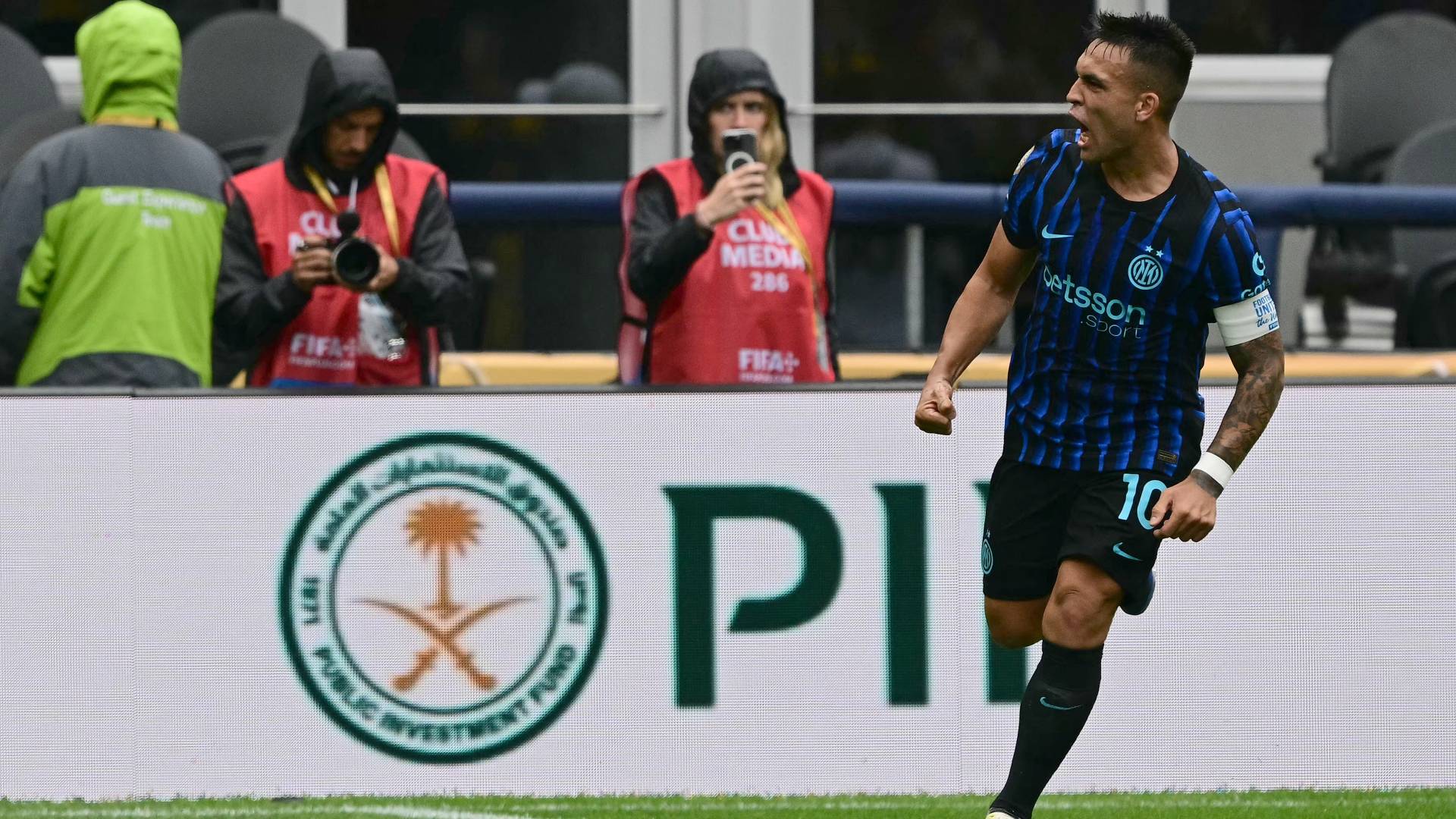 لاوتارو مارتينيز قائد فريق إنتر ميلان