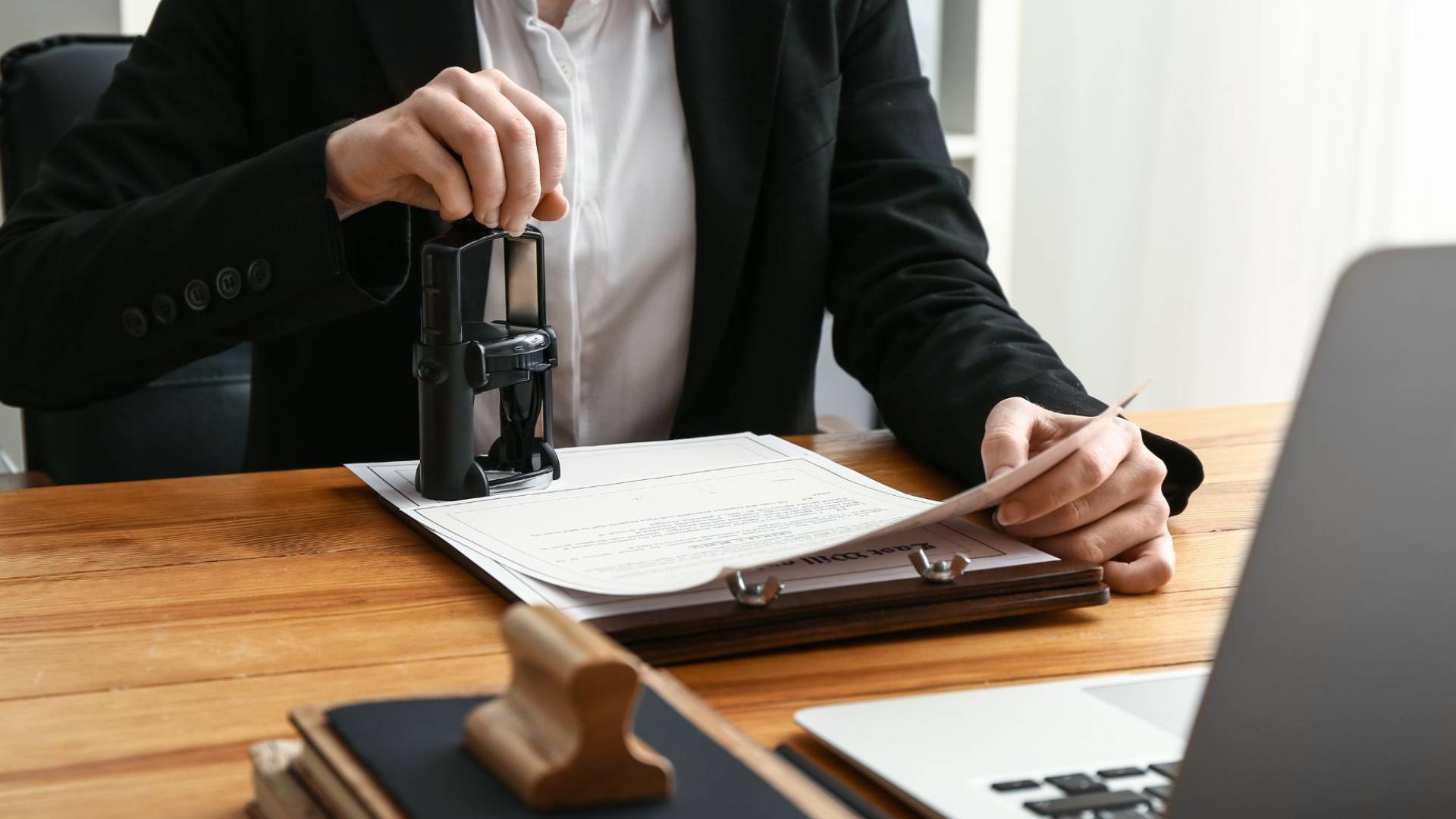 ختم وثائق رسمية "تعبيرية"