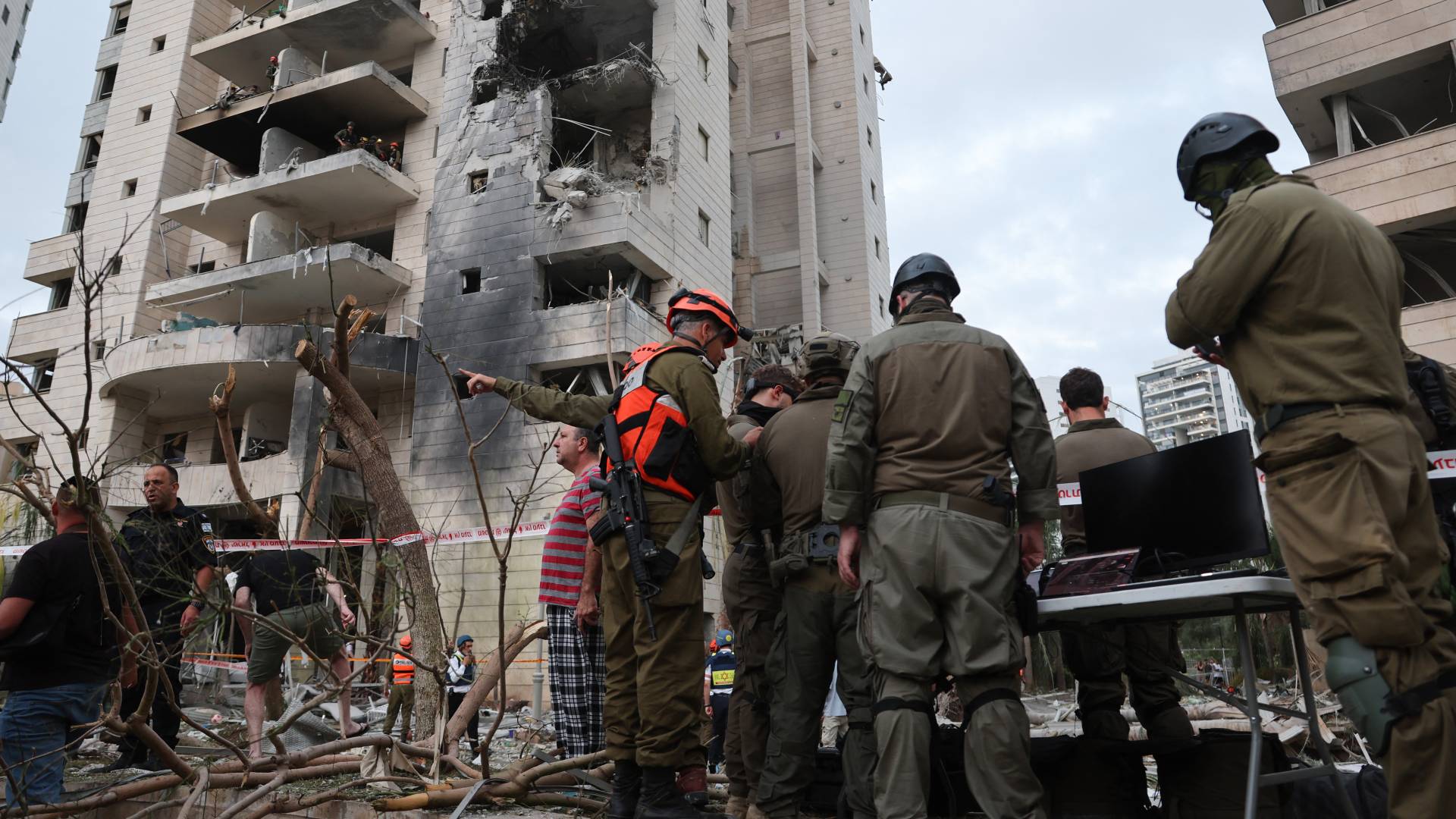 جيش الاحتلال في موقع سقوط صواريخ