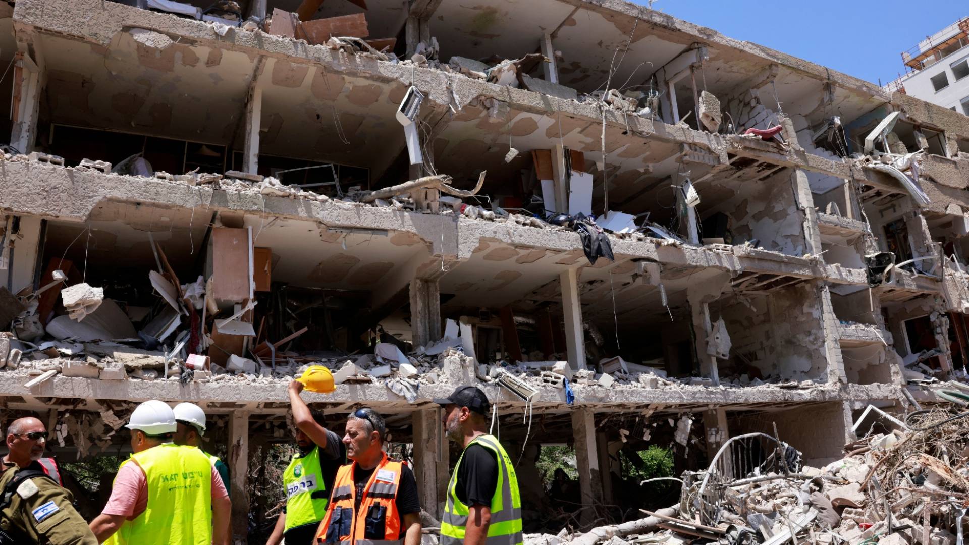 اثار القصف الإيراني على الإحتلال