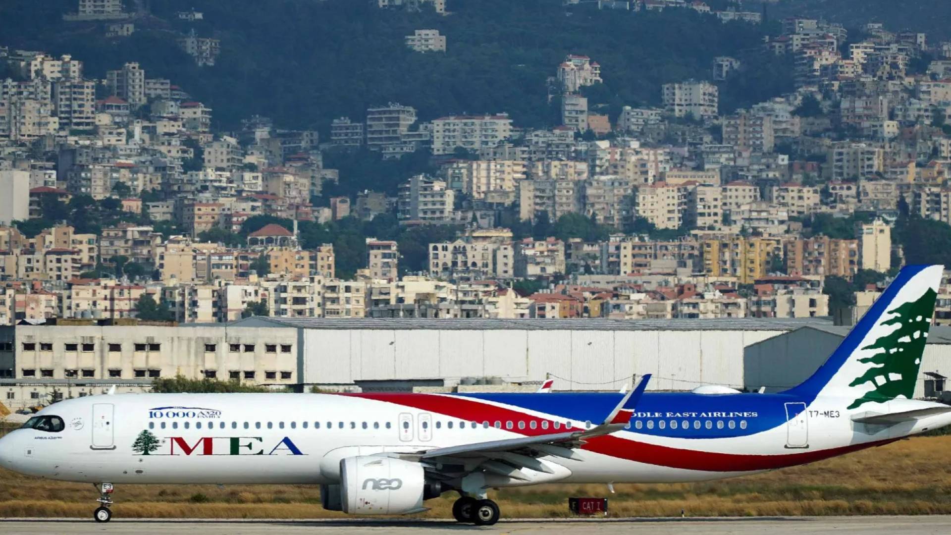 طائرة رئيس الحكومة اللبنانية نواف سلام تهبط في البحرين جراء الضربات الإيرانية على قطر