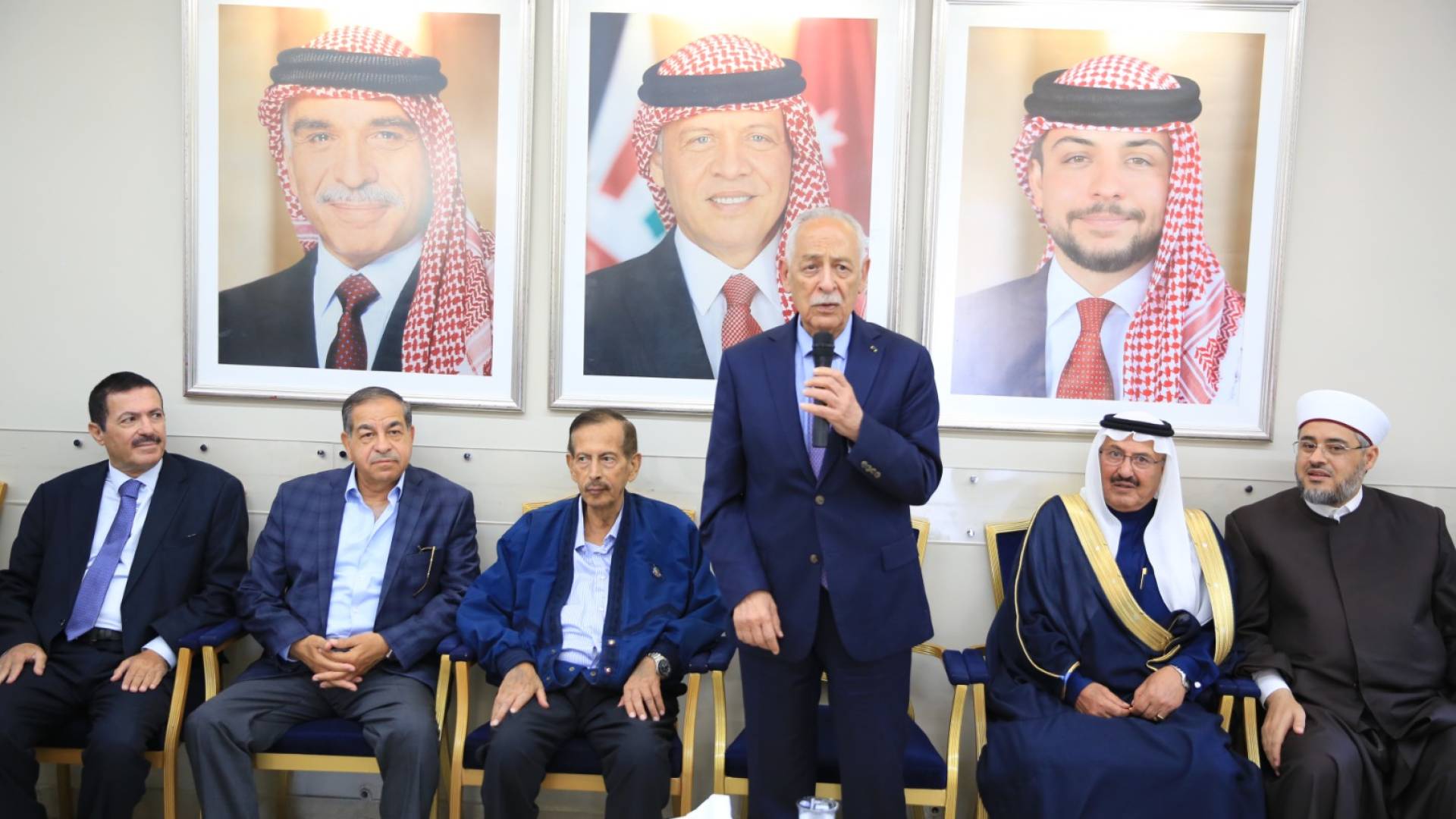 العيسوي يقدم واجب العزاء