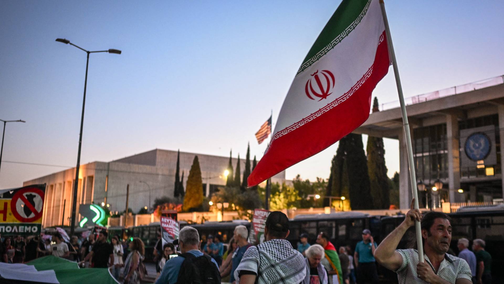 احتفالات إيران بوقف الحرب