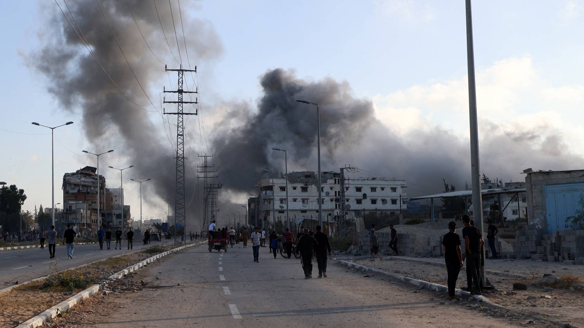 غارة للاحتلال قرب مخيم النصيرات وسط قطاع غزة