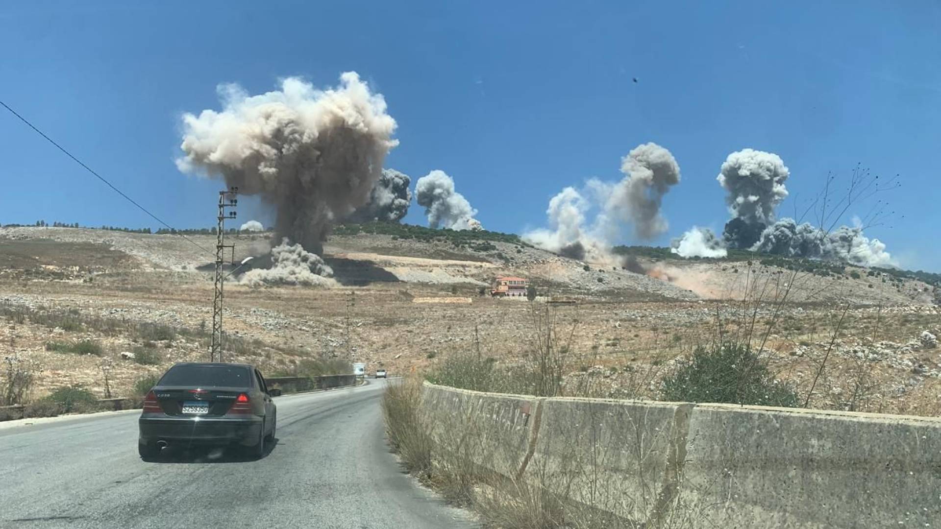 غارات عنيفة