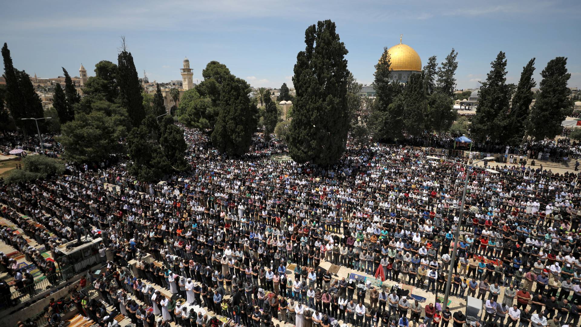 بعد أسبوعين من إغلاقه.. 45 ألف مصل يؤدون صلاة الجمعة في الأقصى رغم تشديدات الاحتلال