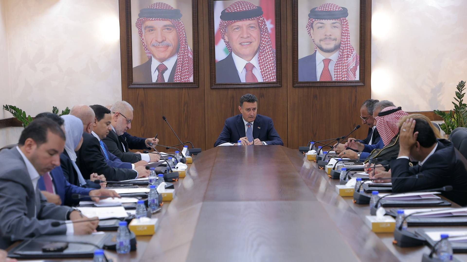 رئيس مجلس النواب وأعضاء من المجلس