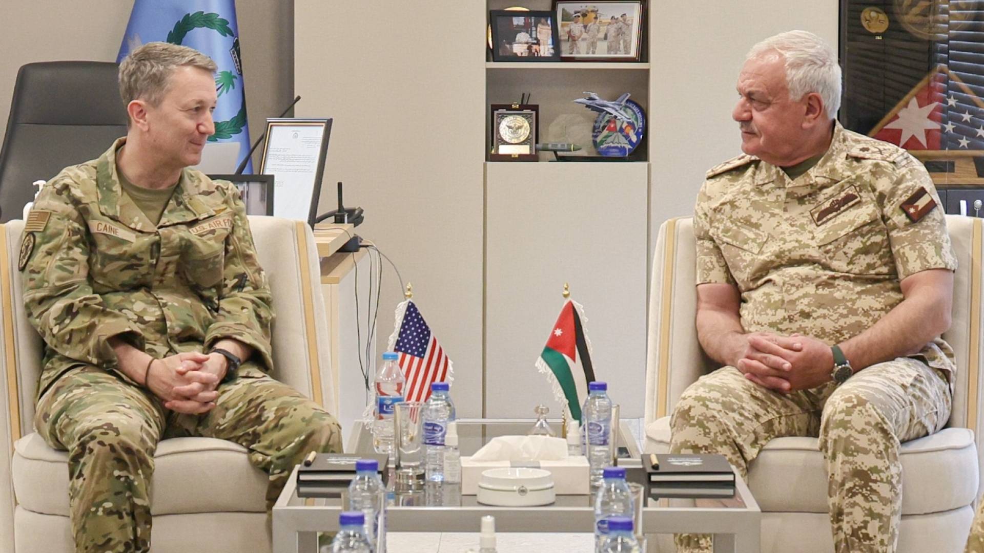 رئيس هيئة الأركان المشتركة اللواء الركن يوسف أحمد الحنيطي