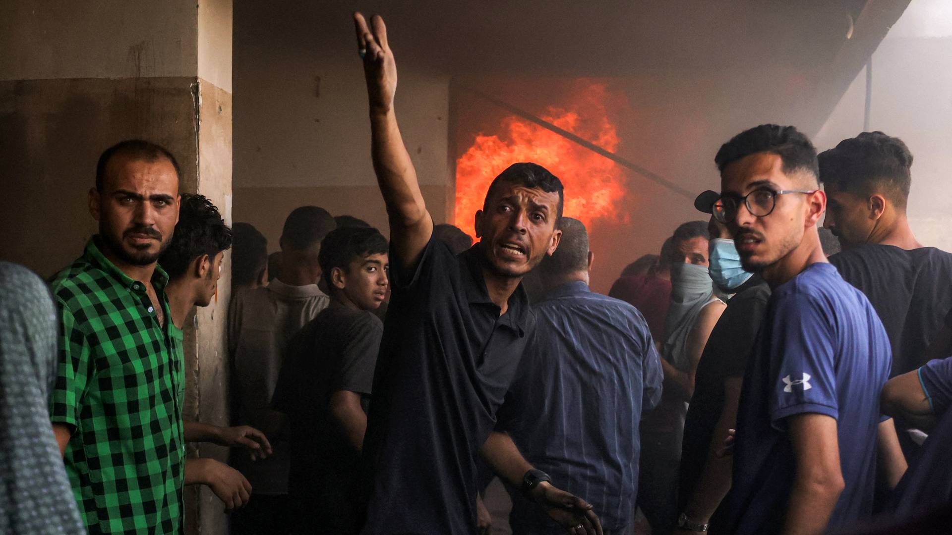 الاحتلال يستهدف مدرسة أسامة بن زيد التابعة للأونروا في حي الصفاوي بغزة