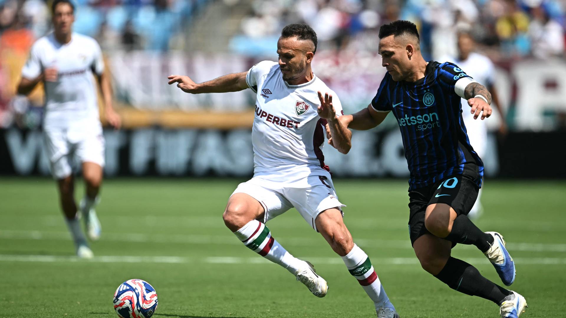 فلومينينسي البرازيلي يهزم وصيف دوري أبطال أوروبا