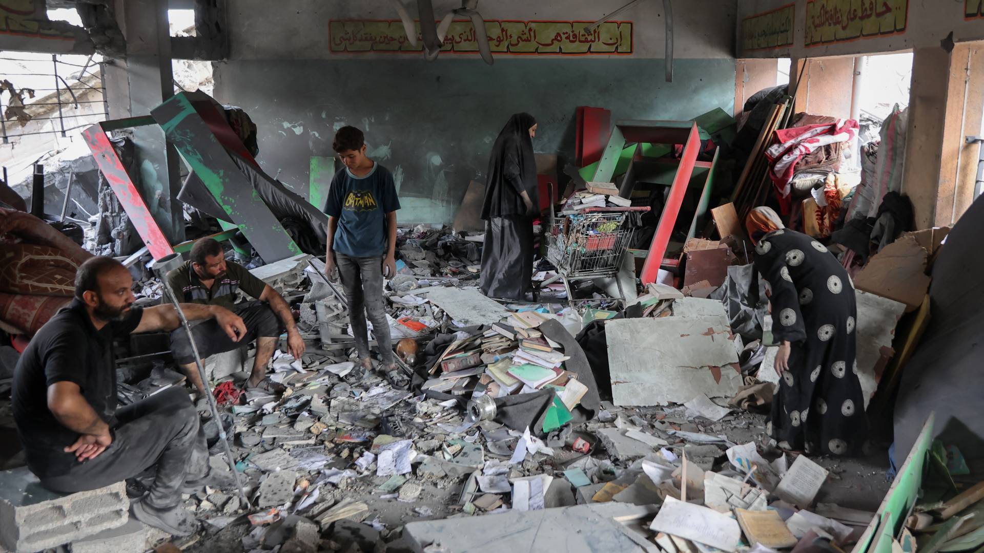 دمار بمدرسة يافا في حي التفاح بمدينة غزة بعد غارات جوية للاحتلال