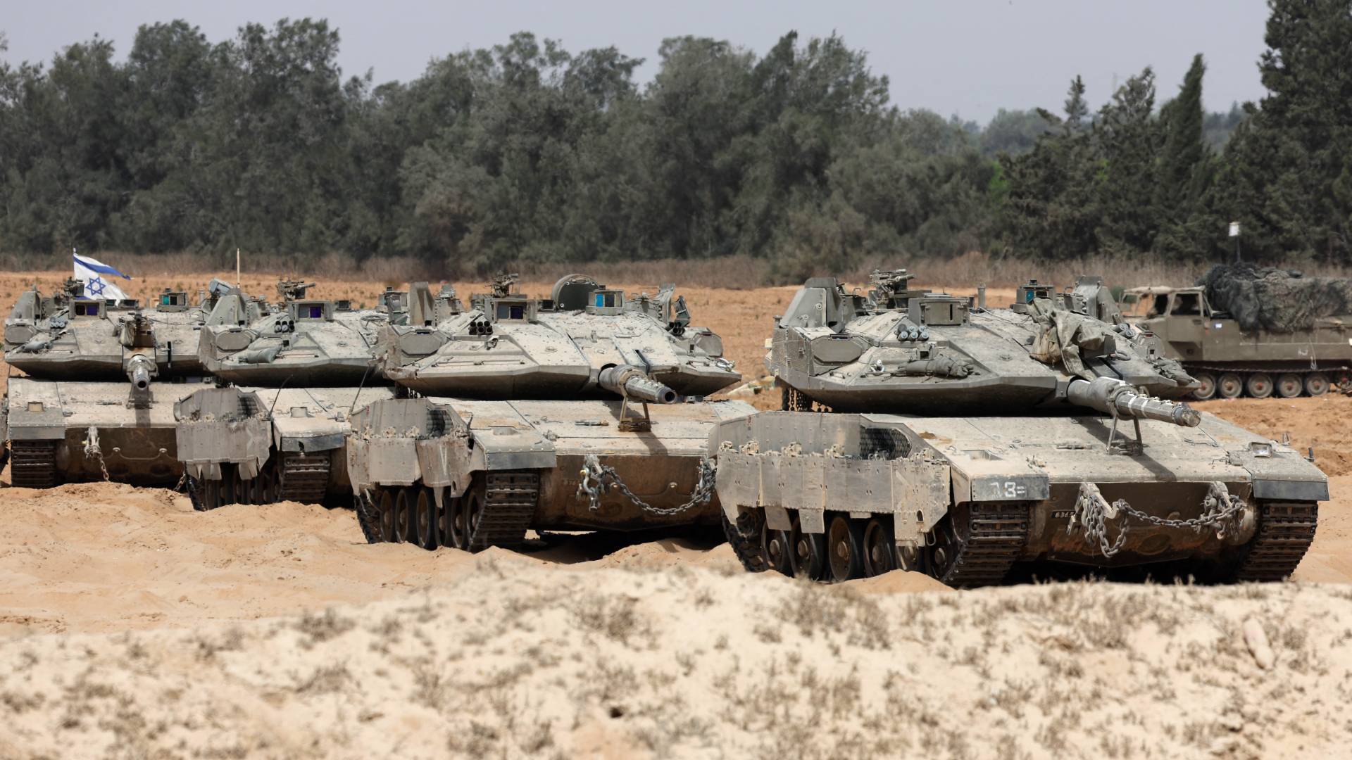 دبابات الاحتلال العسكرية