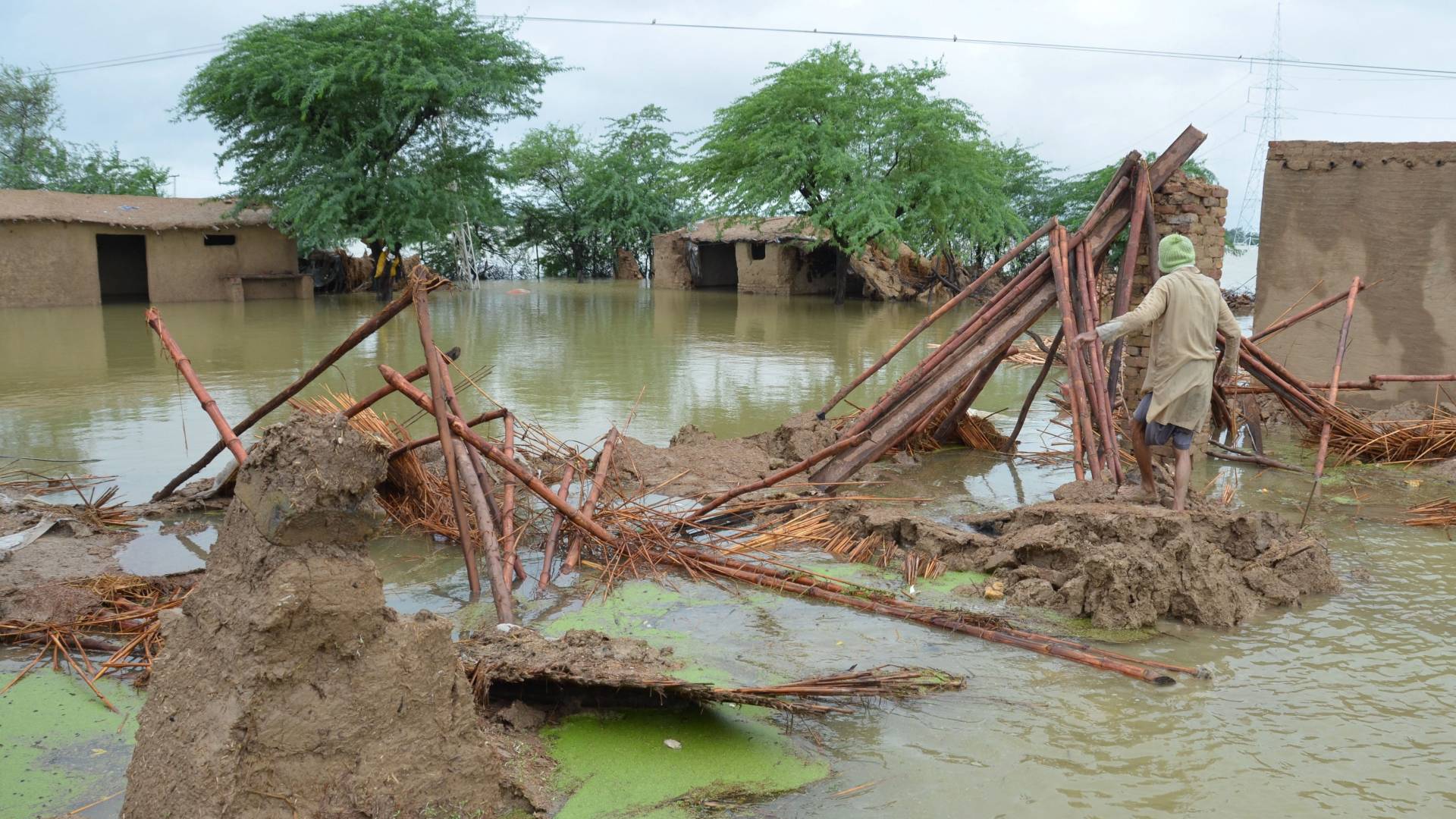 فيضانات وانهيارات منازل في باكستان