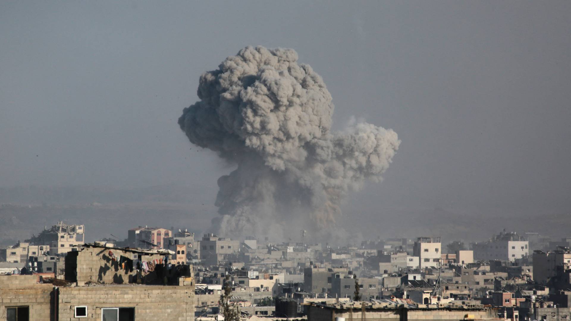 قصف عنيف على قطاع غزة