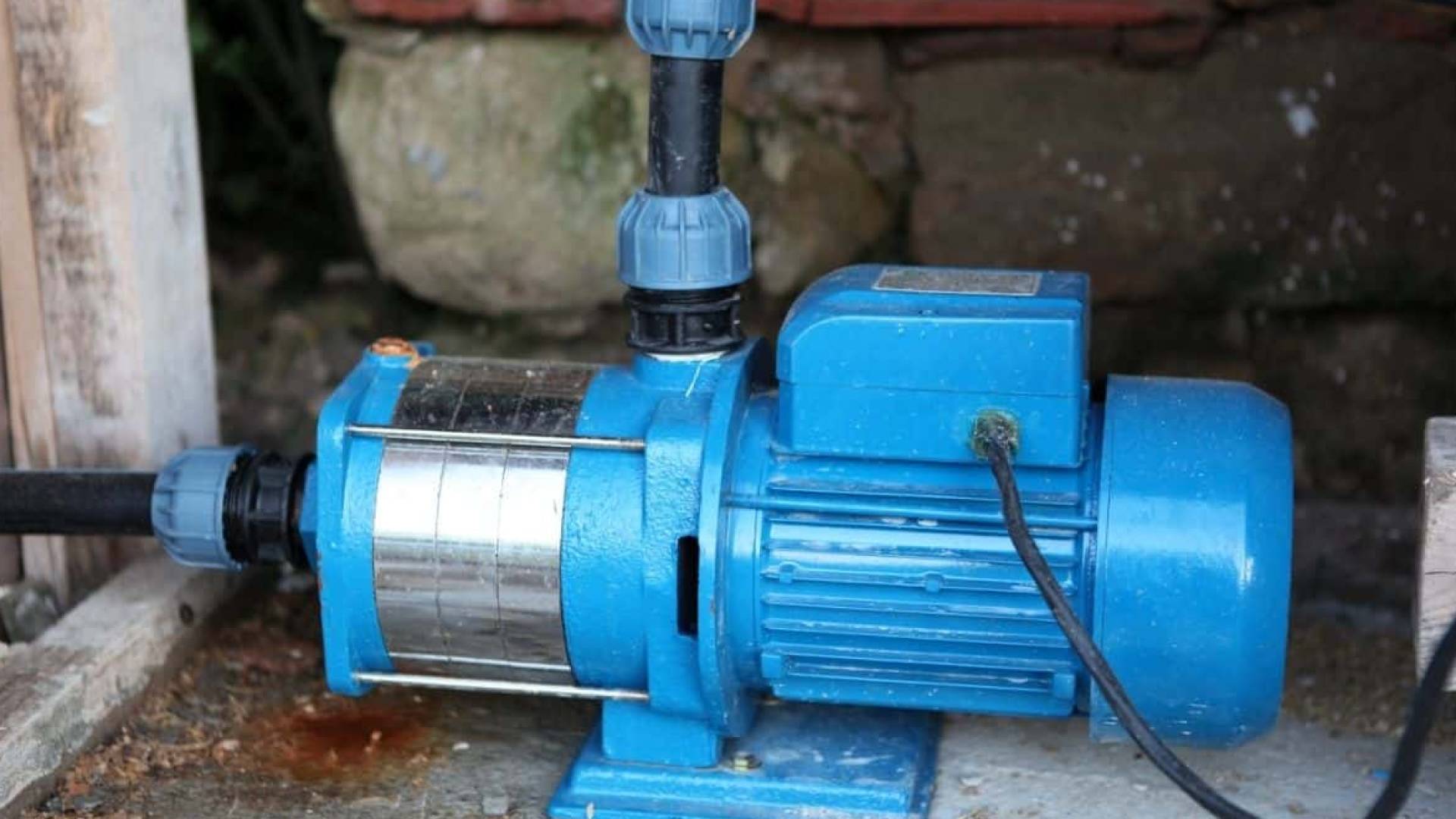 مراسل رؤيا: البحث الجنائي يلقي القبض على سارقي مضخات شفط مياه في إربد